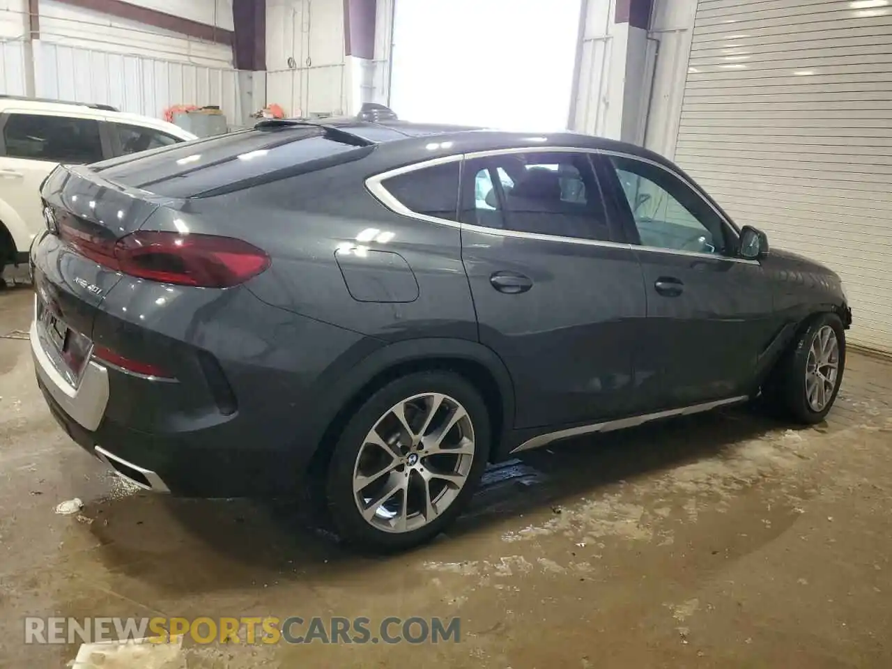 3 Photograph of a damaged car 5UXCY6C07M9G36292 BMW X6 2021