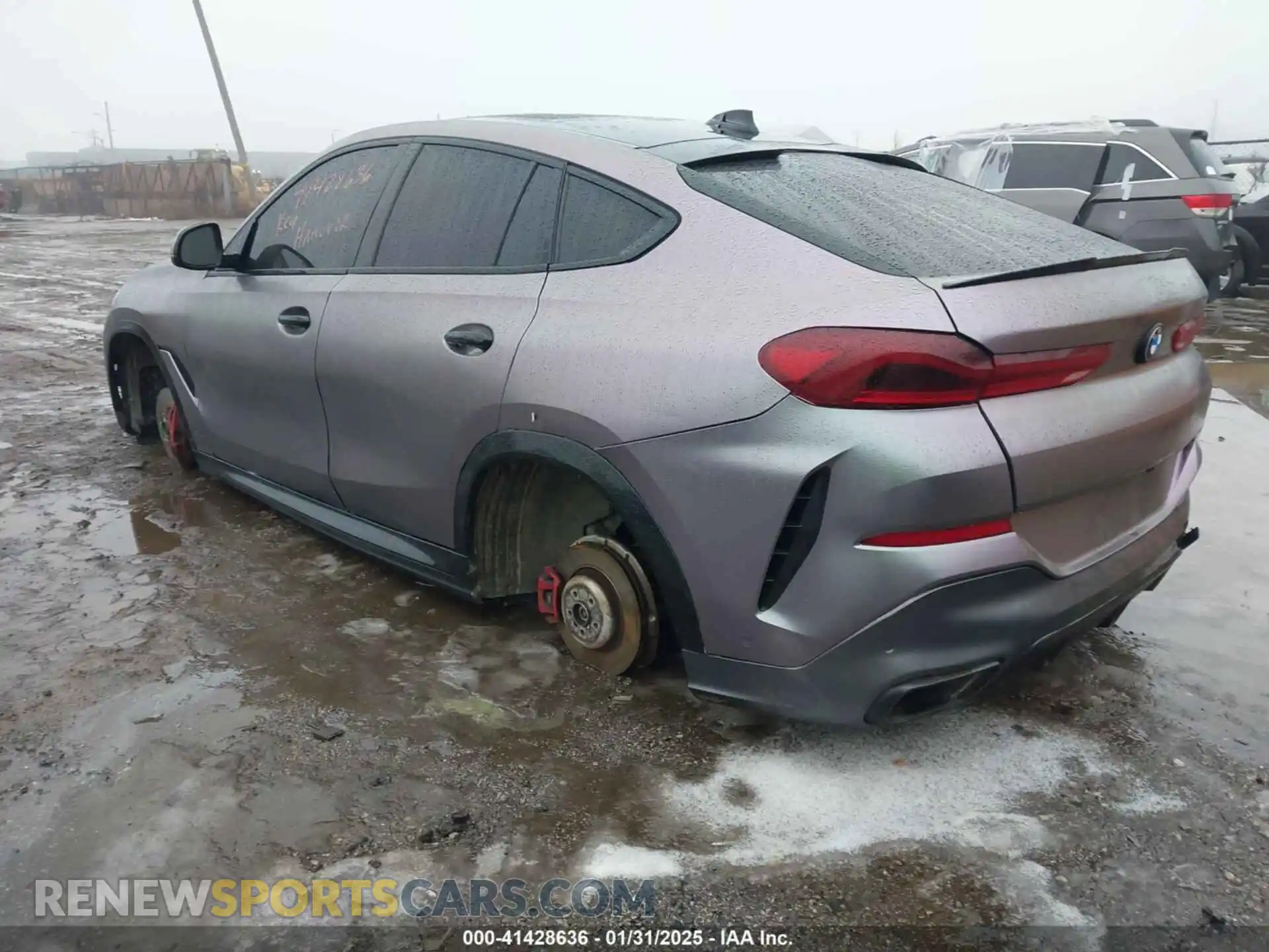 3 Photograph of a damaged car 5UXCY6C07M9G44005 BMW X6 2021
