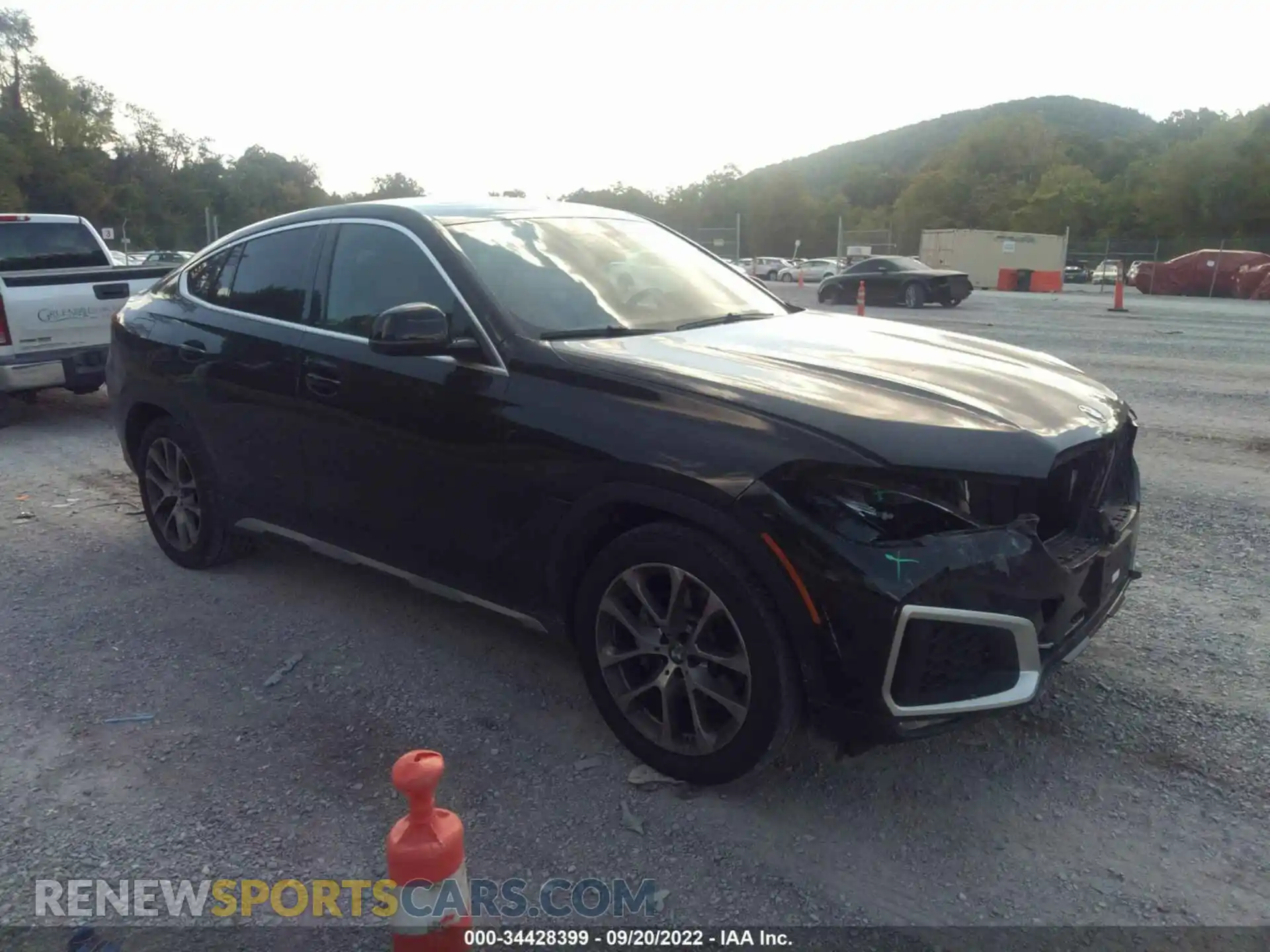 1 Photograph of a damaged car 5UXCY6C0XM9E23210 BMW X6 2021