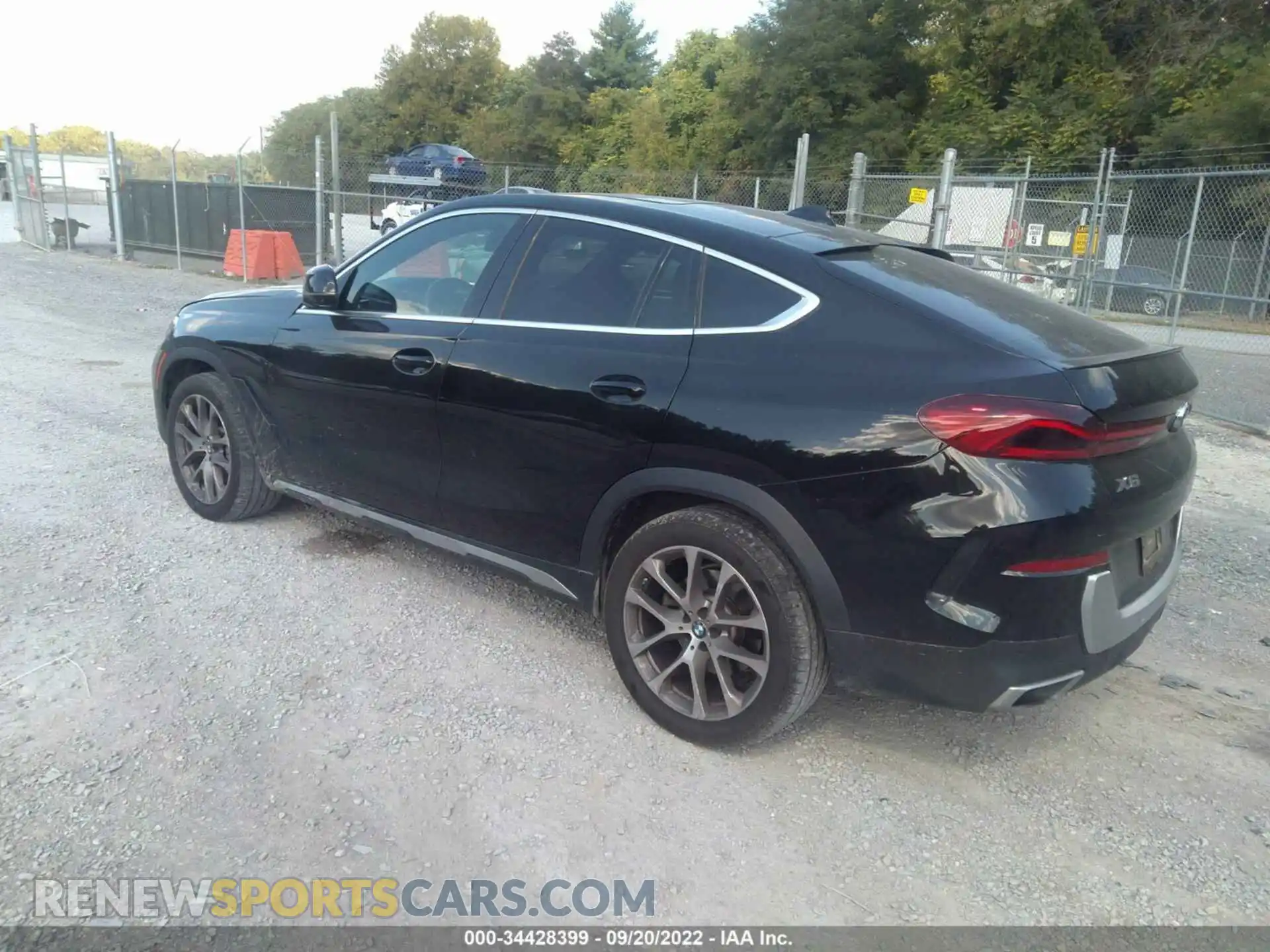 3 Photograph of a damaged car 5UXCY6C0XM9E23210 BMW X6 2021