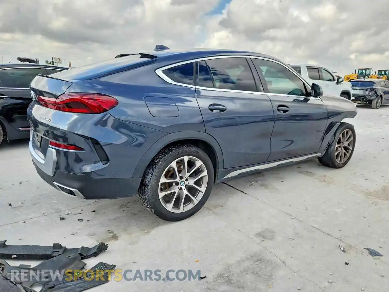 3 Фотография поврежденного автомобиля 5UXCY6C0XM9H41702 BMW X6 2021