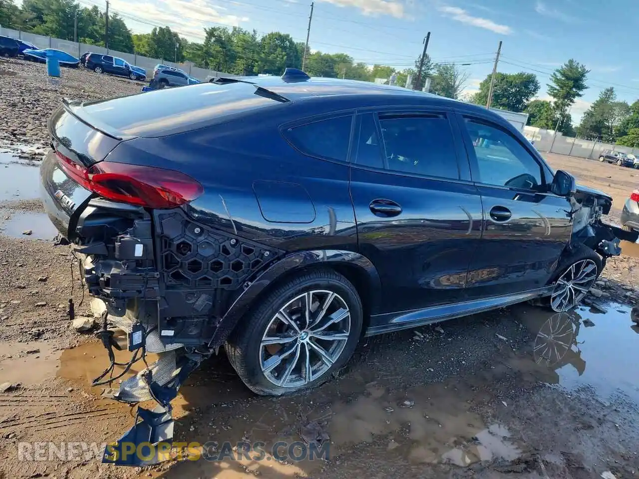 3 Photograph of a damaged car 5UXCY8C01M9G44495 BMW X6 2021