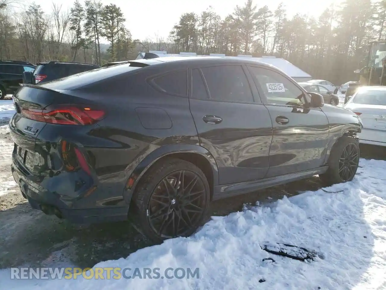 3 Photograph of a damaged car 5YMCY0C05M9F58827 BMW X6 2021