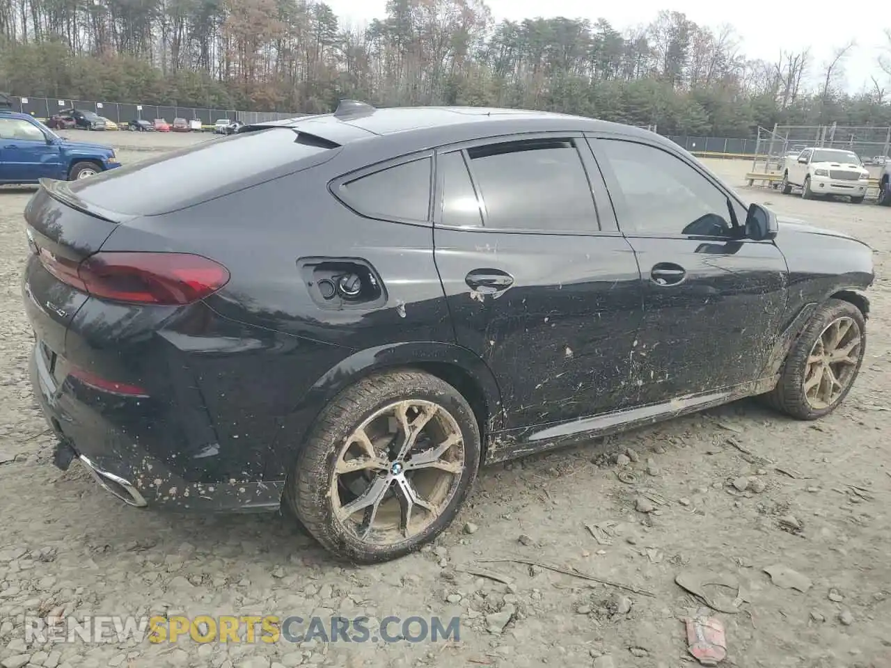 3 Photograph of a damaged car 5UXCY6C01N9K33262 BMW X6 2022