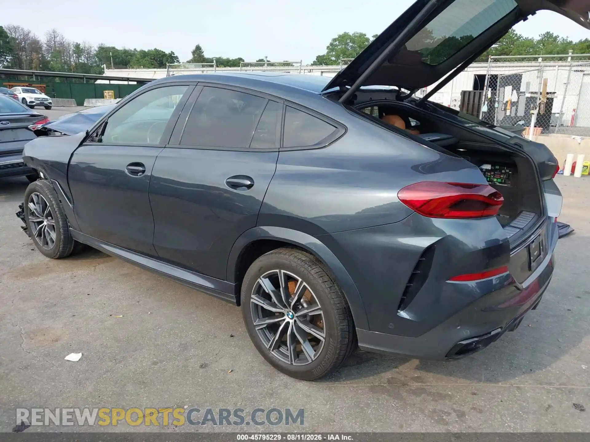 3 Photograph of a damaged car 5UXCY6C01N9M56837 BMW X6 2022