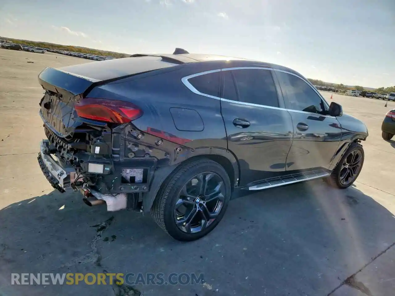 3 Photograph of a damaged car 5UXCY6C01N9N32024 BMW X6 2022