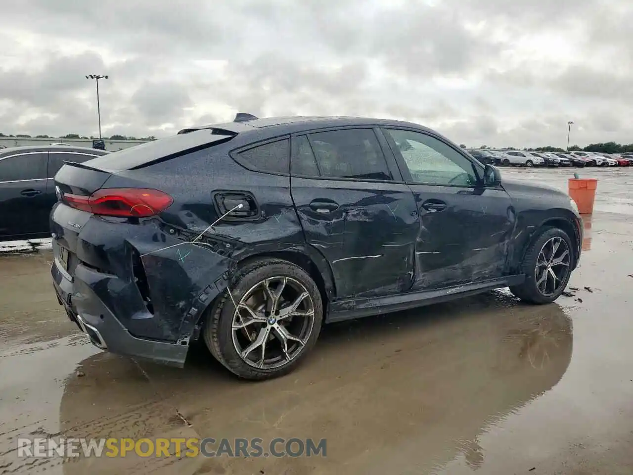 3 Photograph of a damaged car 5UXCY6C02N9K75536 BMW X6 2022