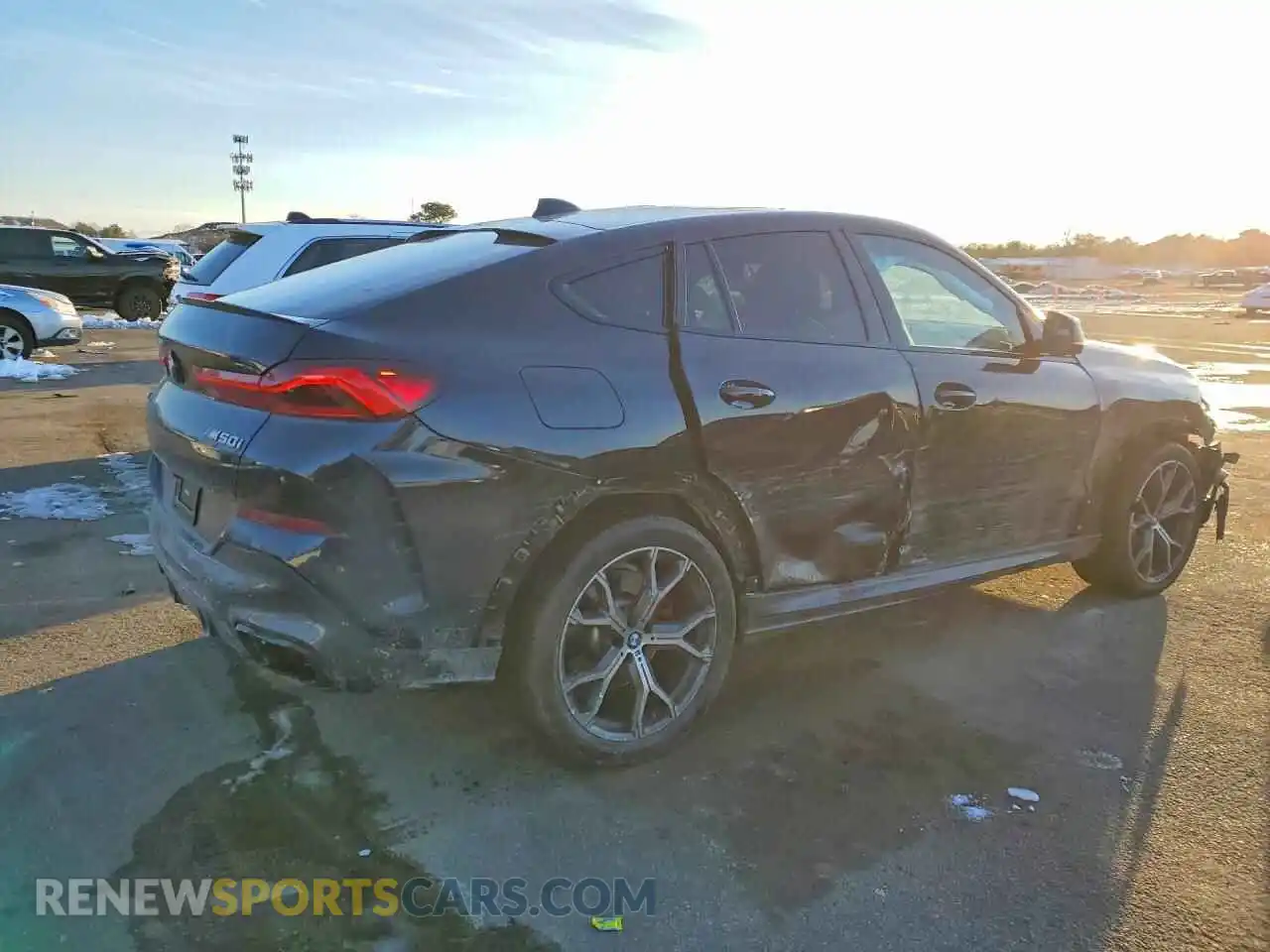 3 Photograph of a damaged car 5UXCY8C06N9J43844 BMW X6 2022