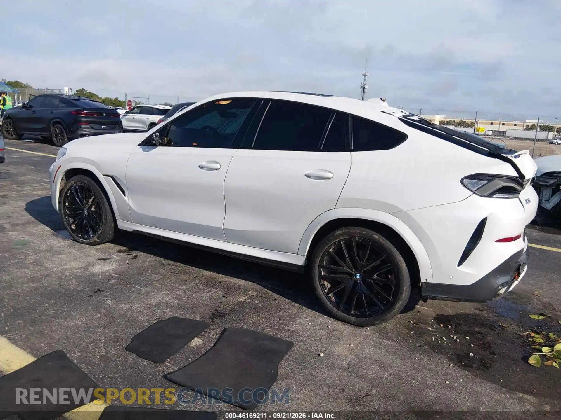 3 Photograph of a damaged car 5UXCY6C05P9N45958 BMW X6 2023
