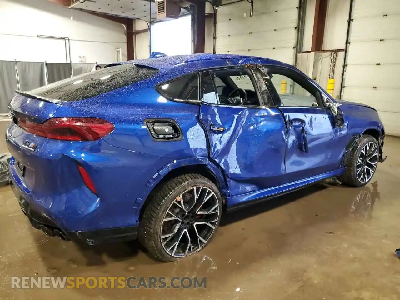 3 Photograph of a damaged car 5YMCY0C01P9N73293 BMW X6 2023