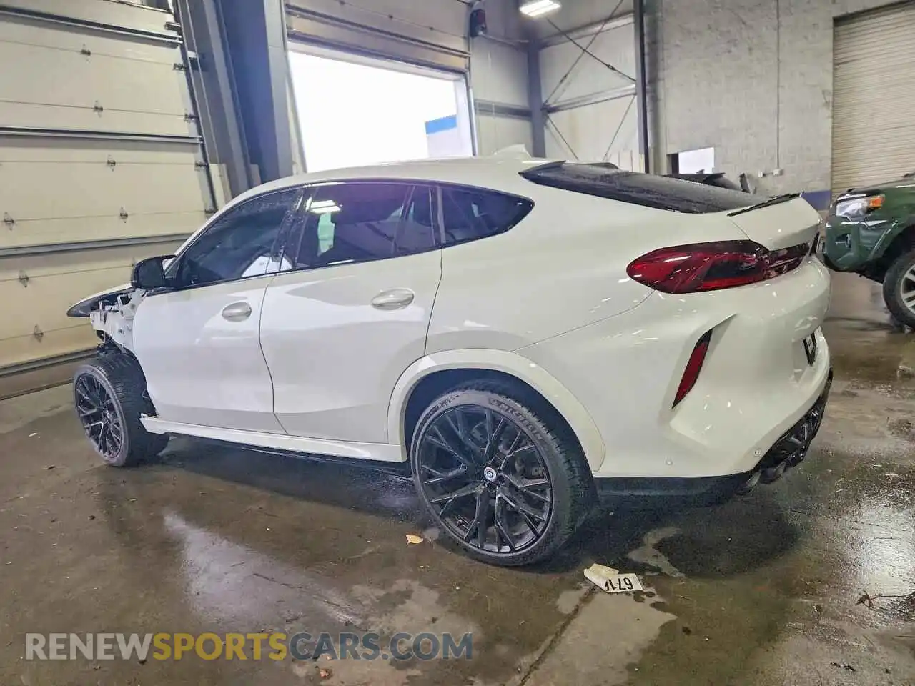 2 Photograph of a damaged car 5YMCY0C01P9R93037 BMW X6 2023