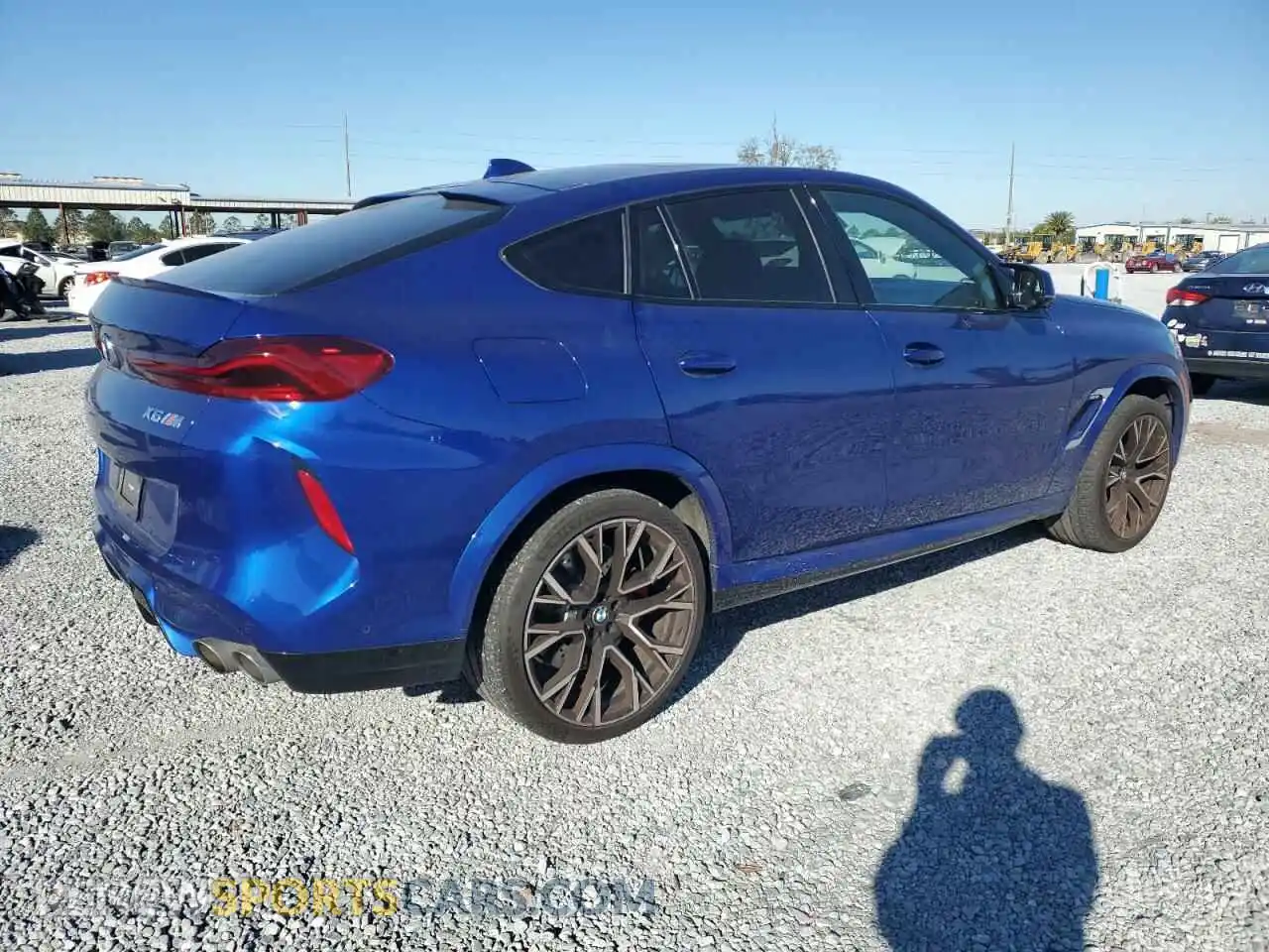 3 Photograph of a damaged car 5YMCY0C04P9R20034 BMW X6 2023