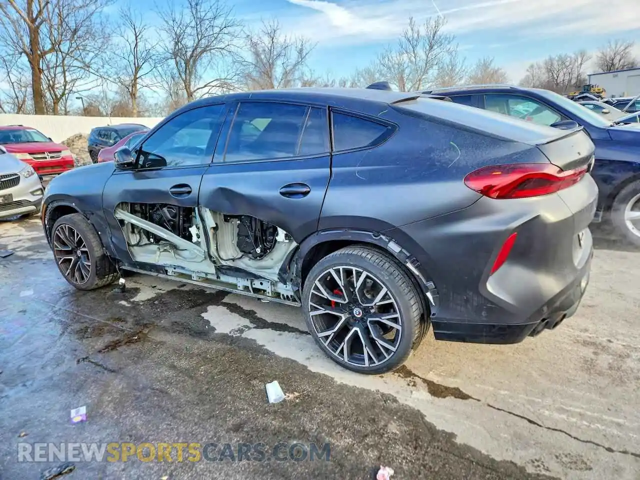 2 Photograph of a damaged car 5YMCY0C06P9R25266 BMW X6 2023