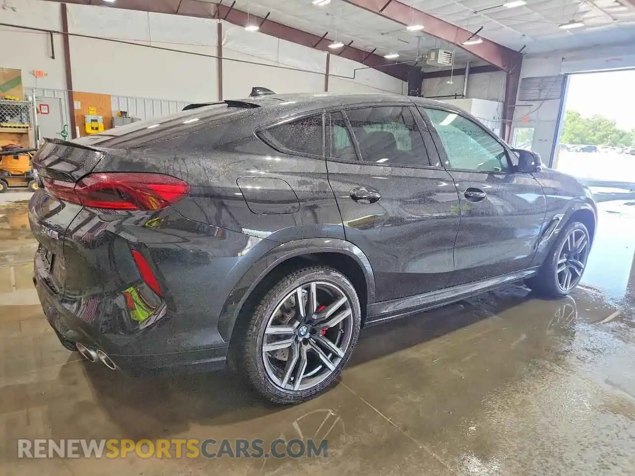 3 Photograph of a damaged car 5YMCY0C09P9R70508 BMW X6 2023