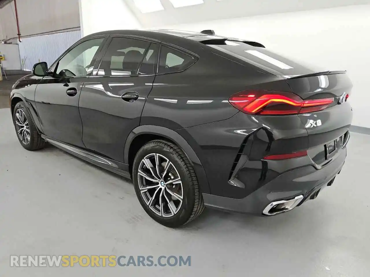 2 Photograph of a damaged car 5UX33EX04R9V73367 BMW X6 2024