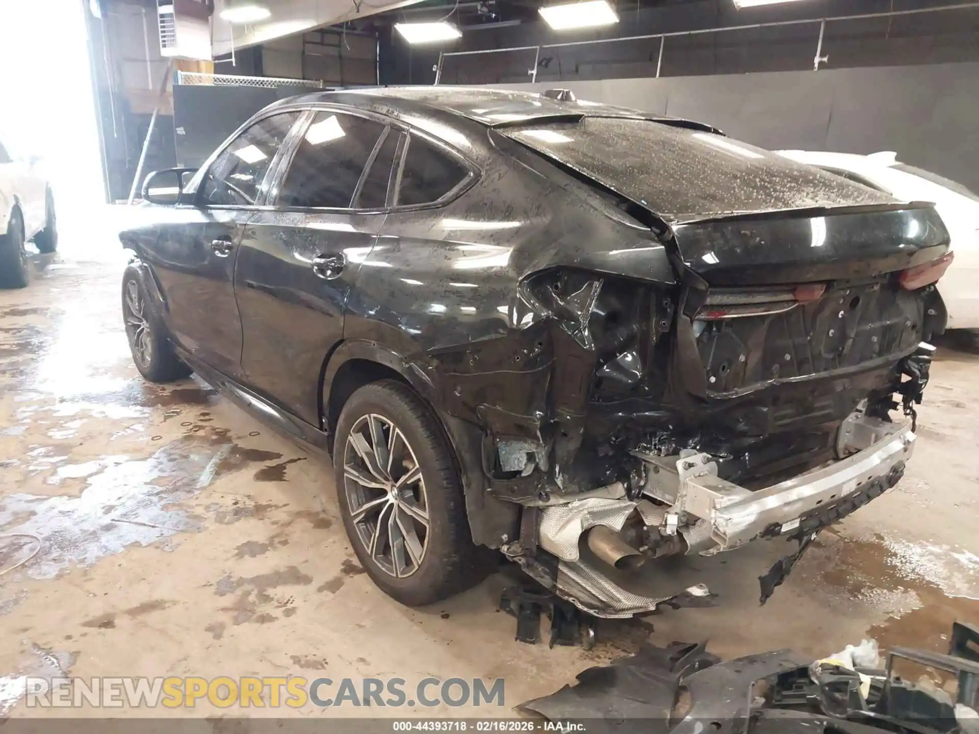 3 Фотография поврежденного автомобиля 5UX33EX0XR9T80883 BMW X6 2024