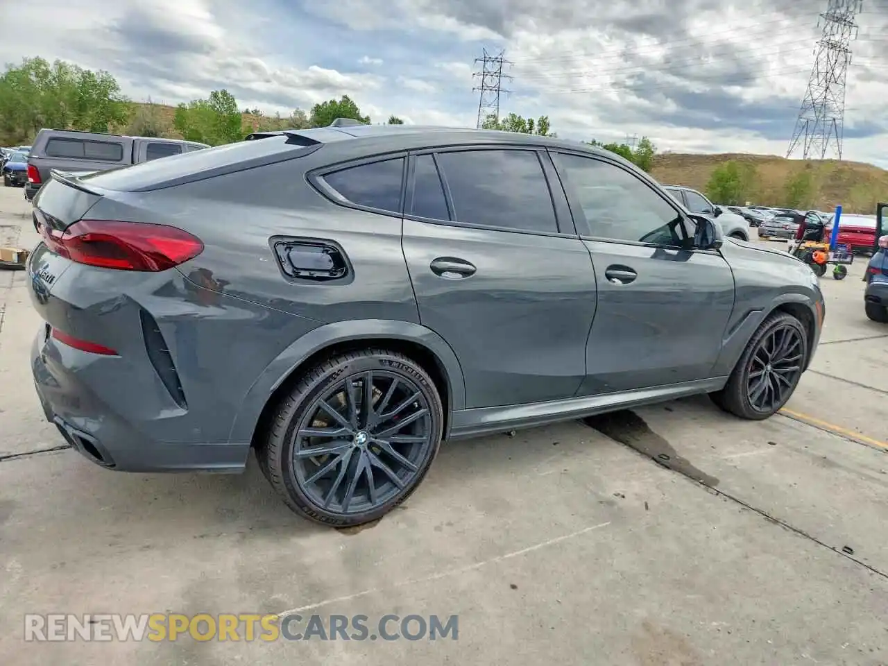 3 Photograph of a damaged car 5UX43EX03R9S81942 BMW X6 2024