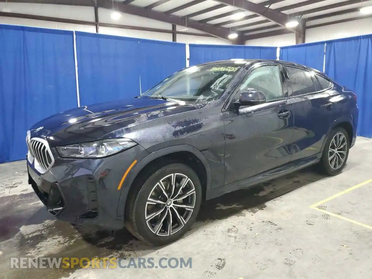 1 Photograph of a damaged car 5UX33EX01S9X24641 BMW X6 2025