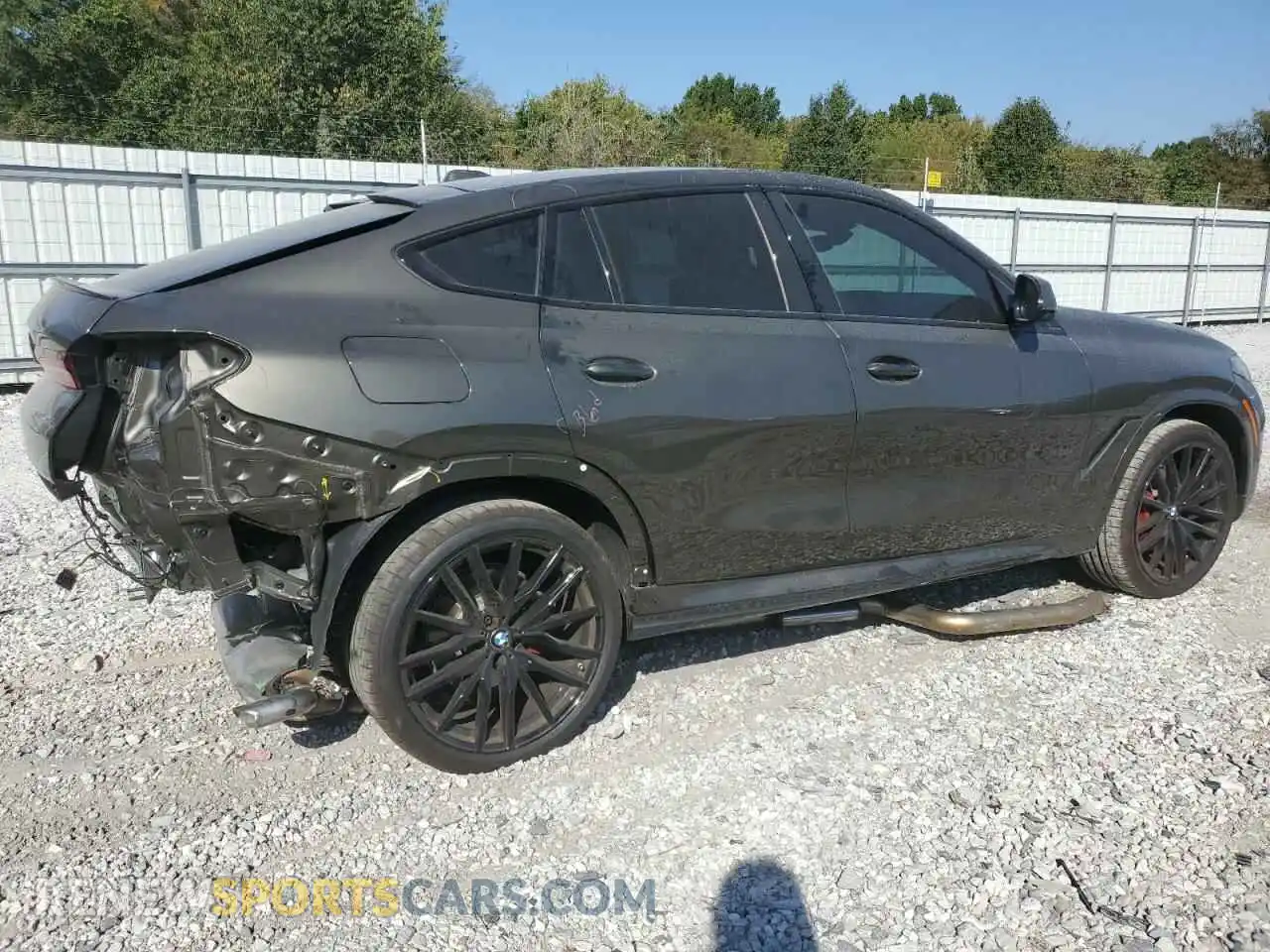 3 Photograph of a damaged car 5UX33EX02S9X11137 BMW X6 2025