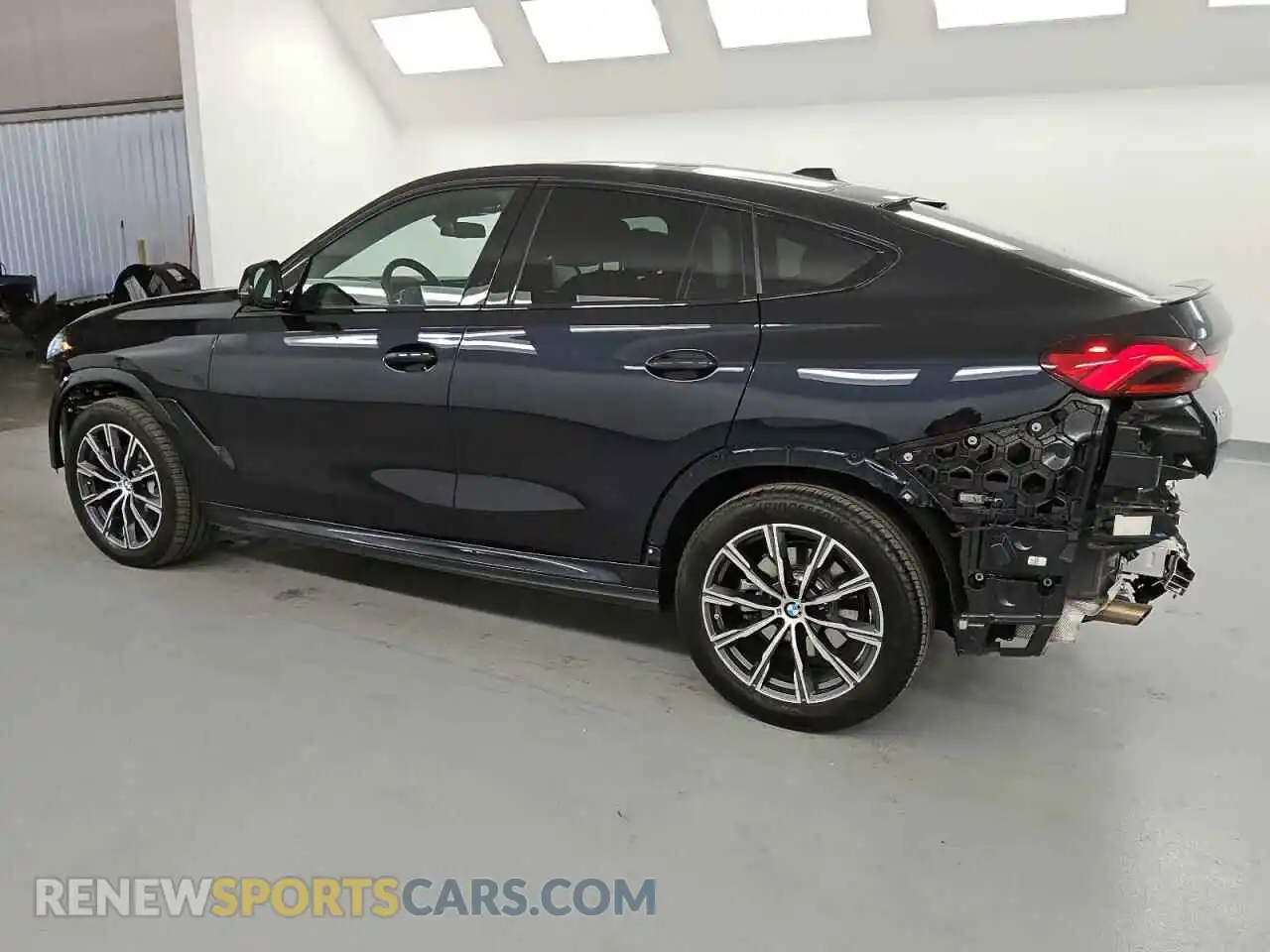 2 Photograph of a damaged car 5UX33EX03S9W96180 BMW X6 2025