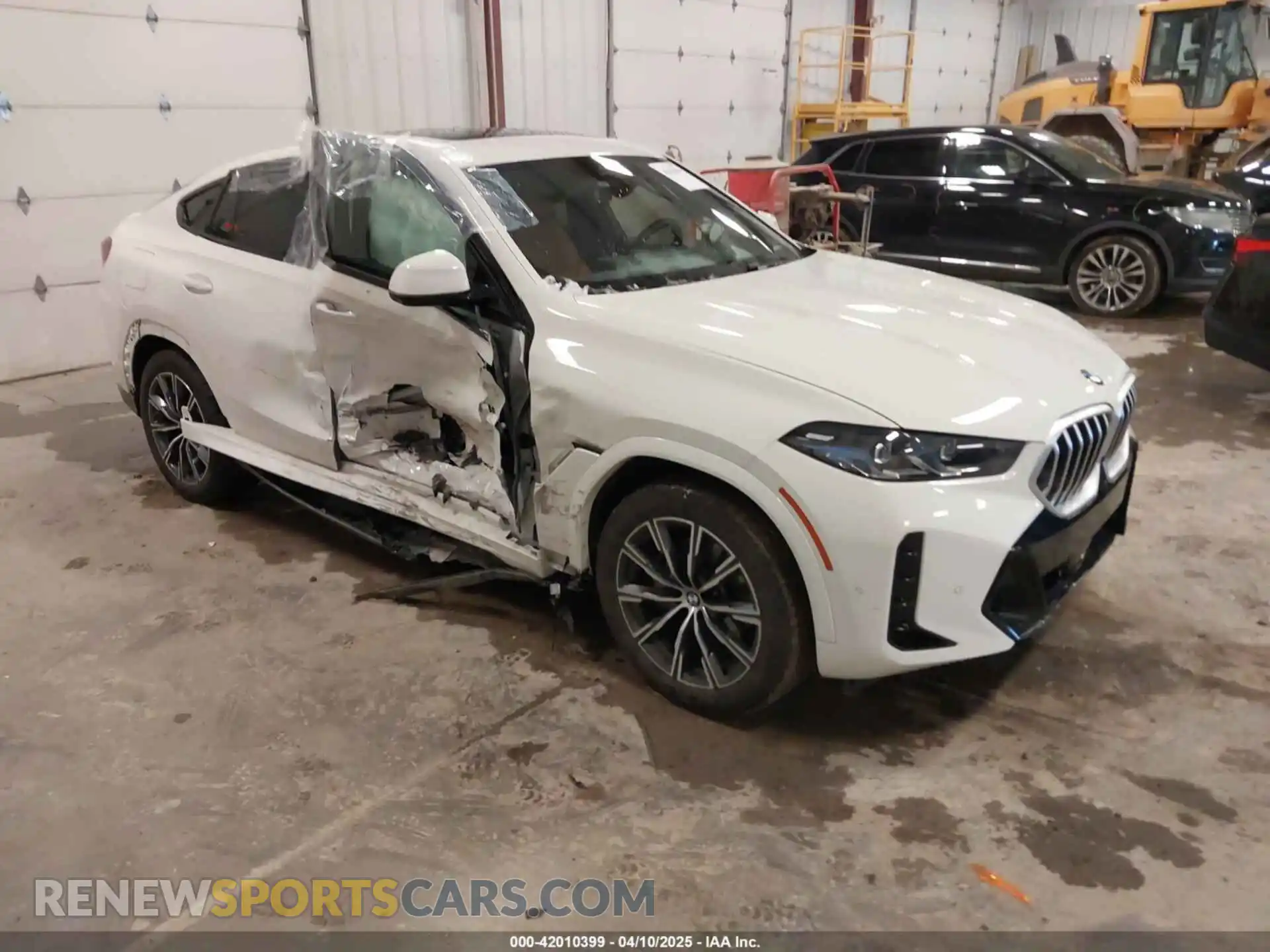 1 Photograph of a damaged car 5UX33EX03S9X66356 BMW X6 2025