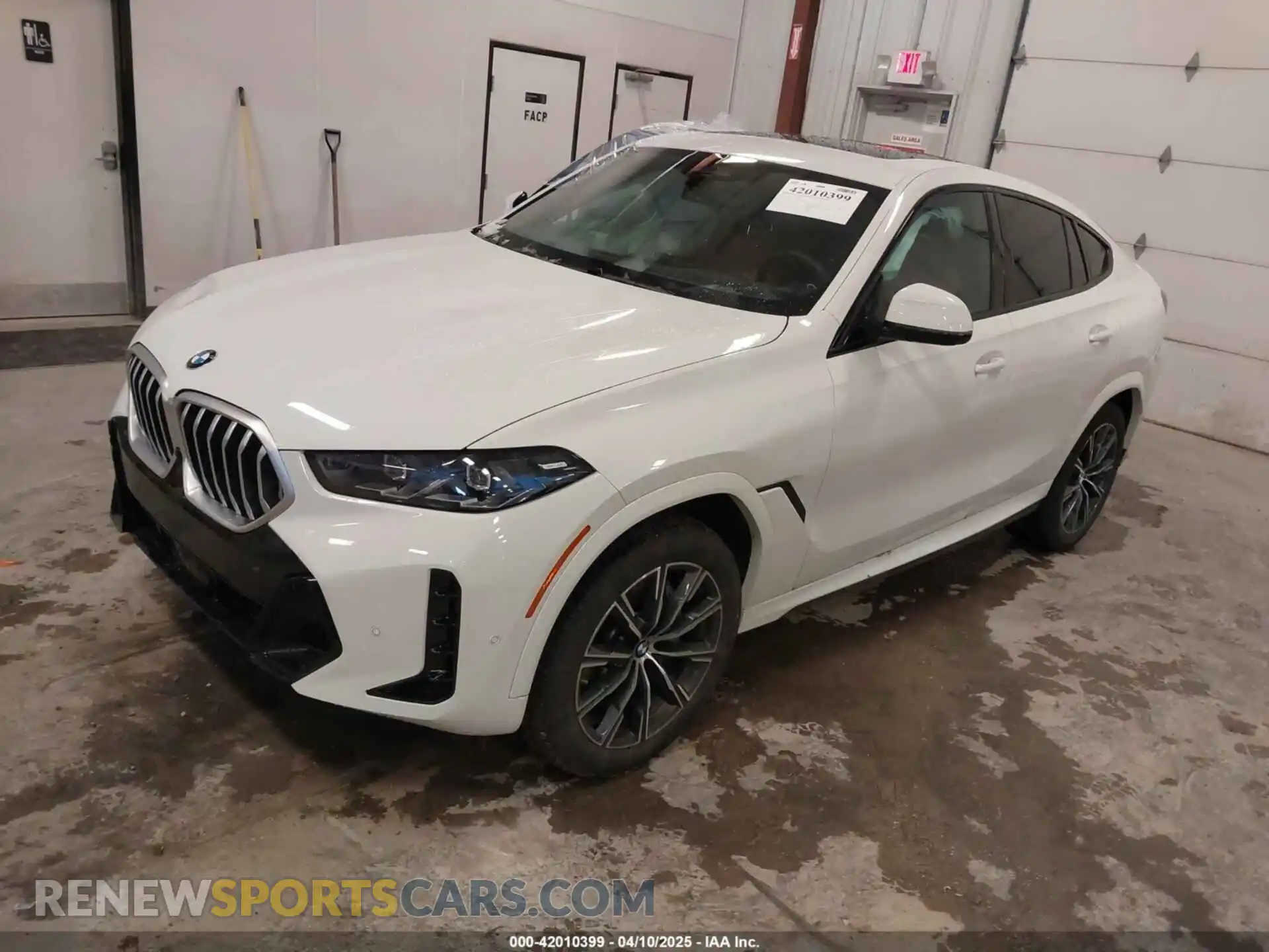 2 Photograph of a damaged car 5UX33EX03S9X66356 BMW X6 2025