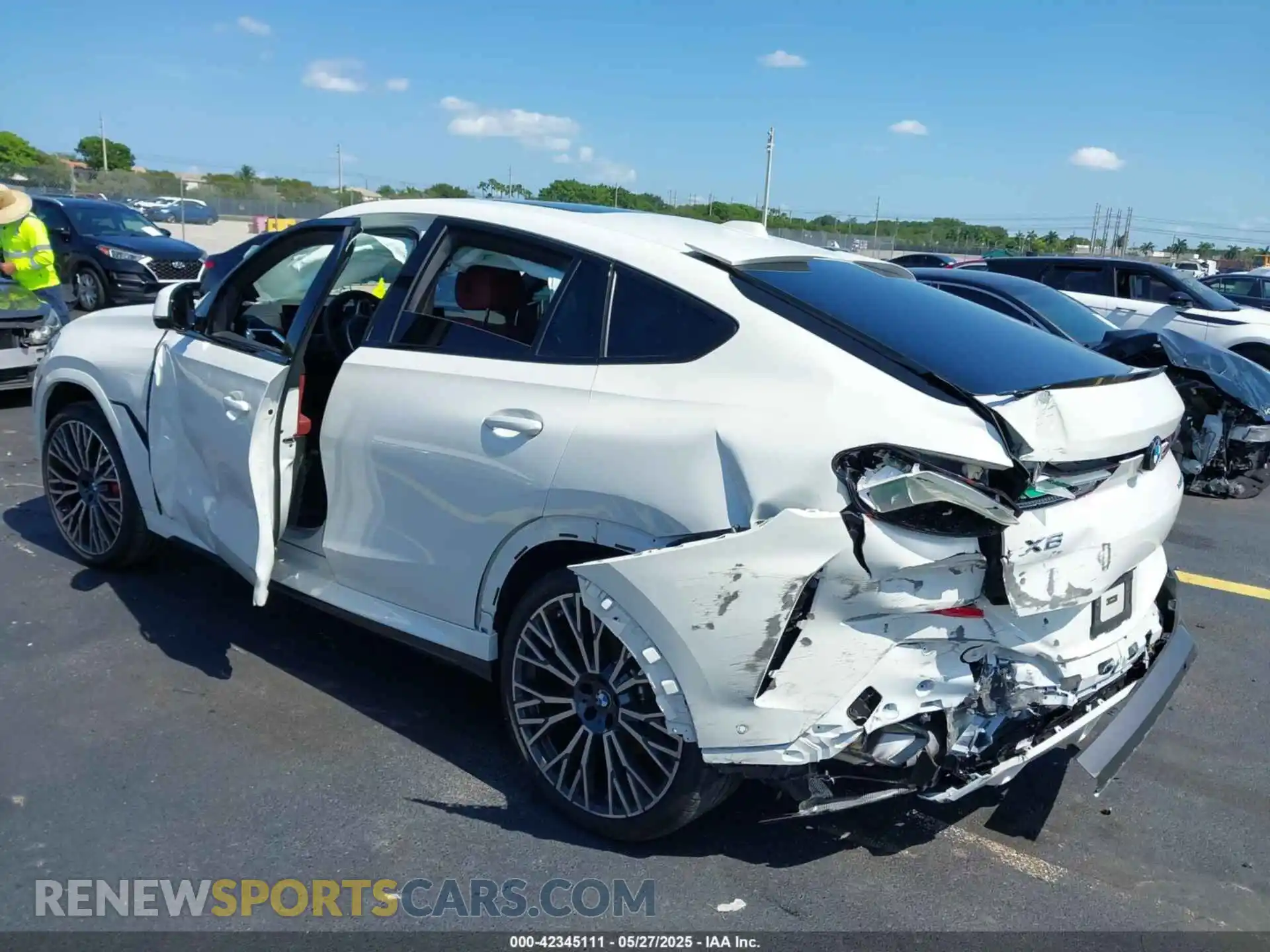 3 Photograph of a damaged car 5UX33EX08S9Y77470 BMW X6 2025