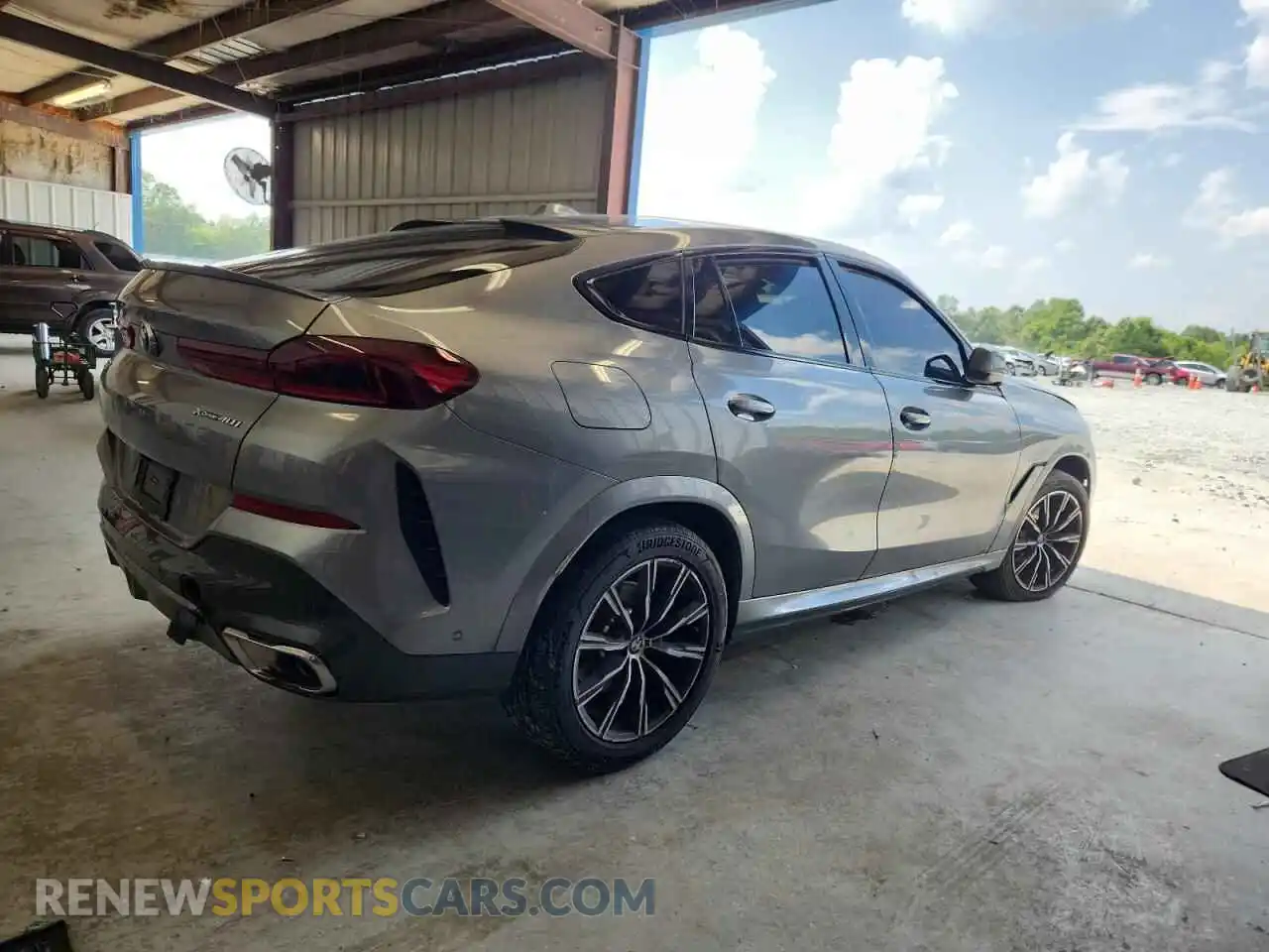 3 Photograph of a damaged car 5UX33EX0XS9W91526 BMW X6 2025