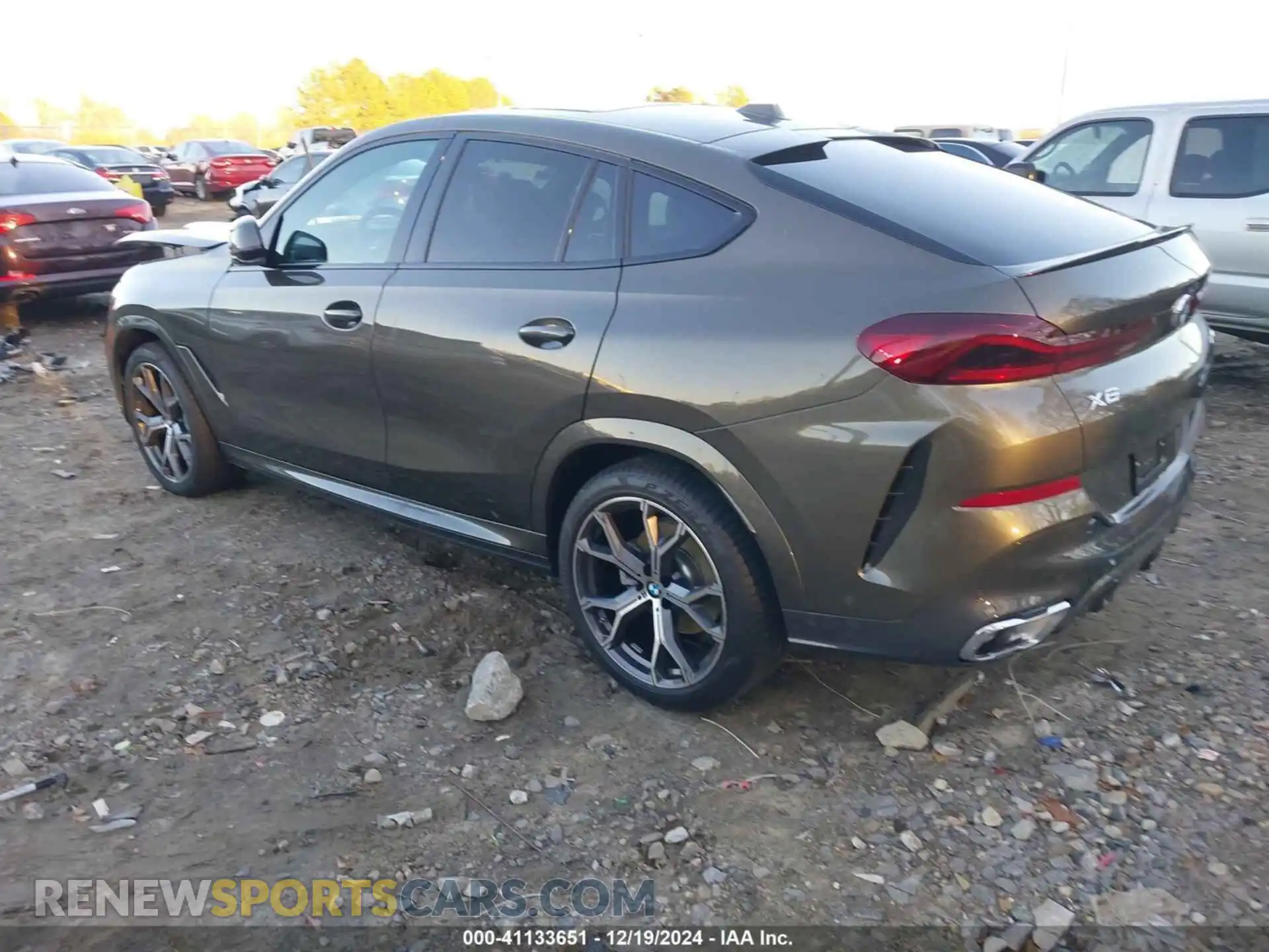 3 Photograph of a damaged car 5UX33EX0XS9X60988 BMW X6 2025