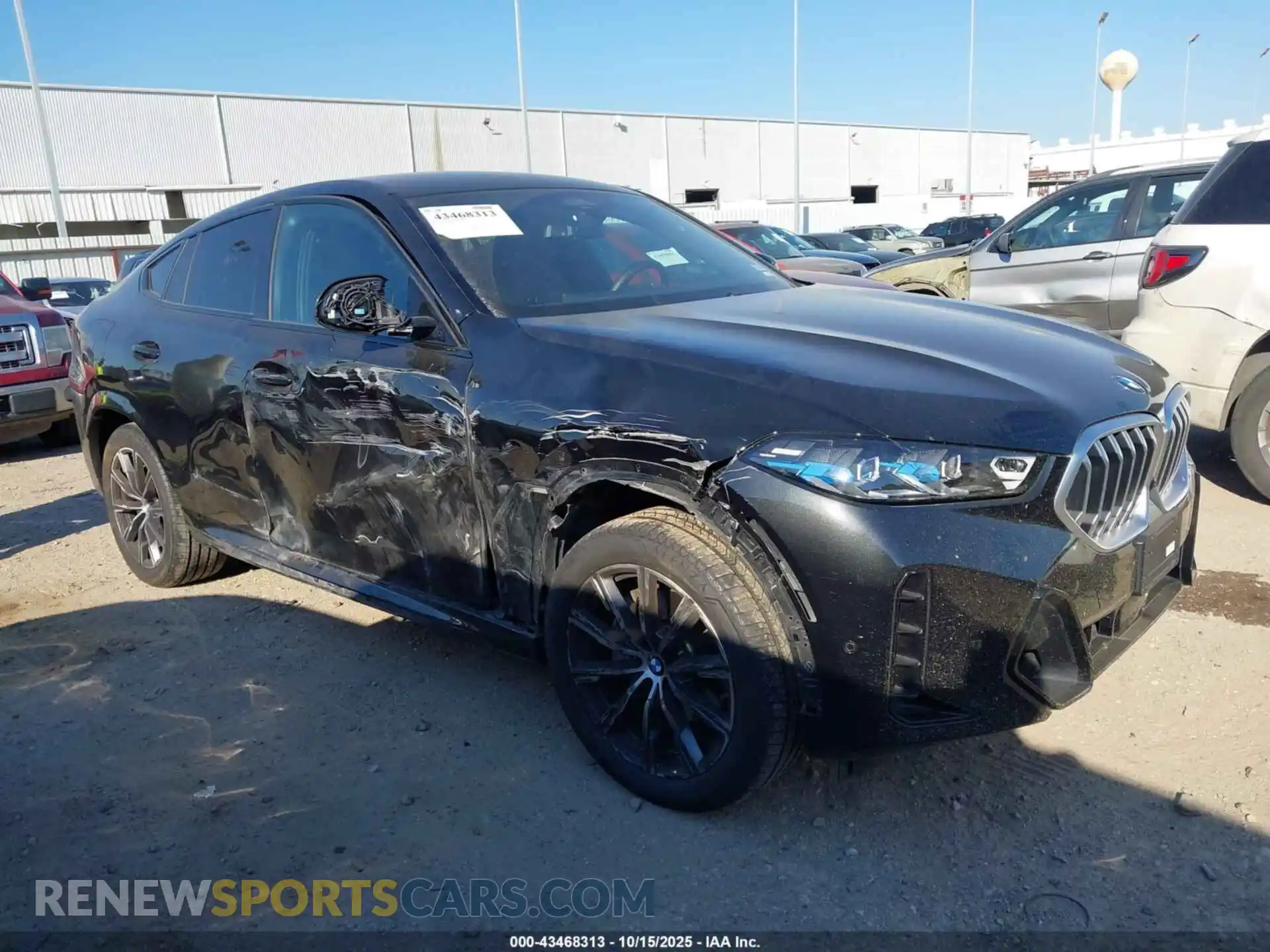 1 Photograph of a damaged car 5UX33EX0XS9Z23333 BMW X6 2025