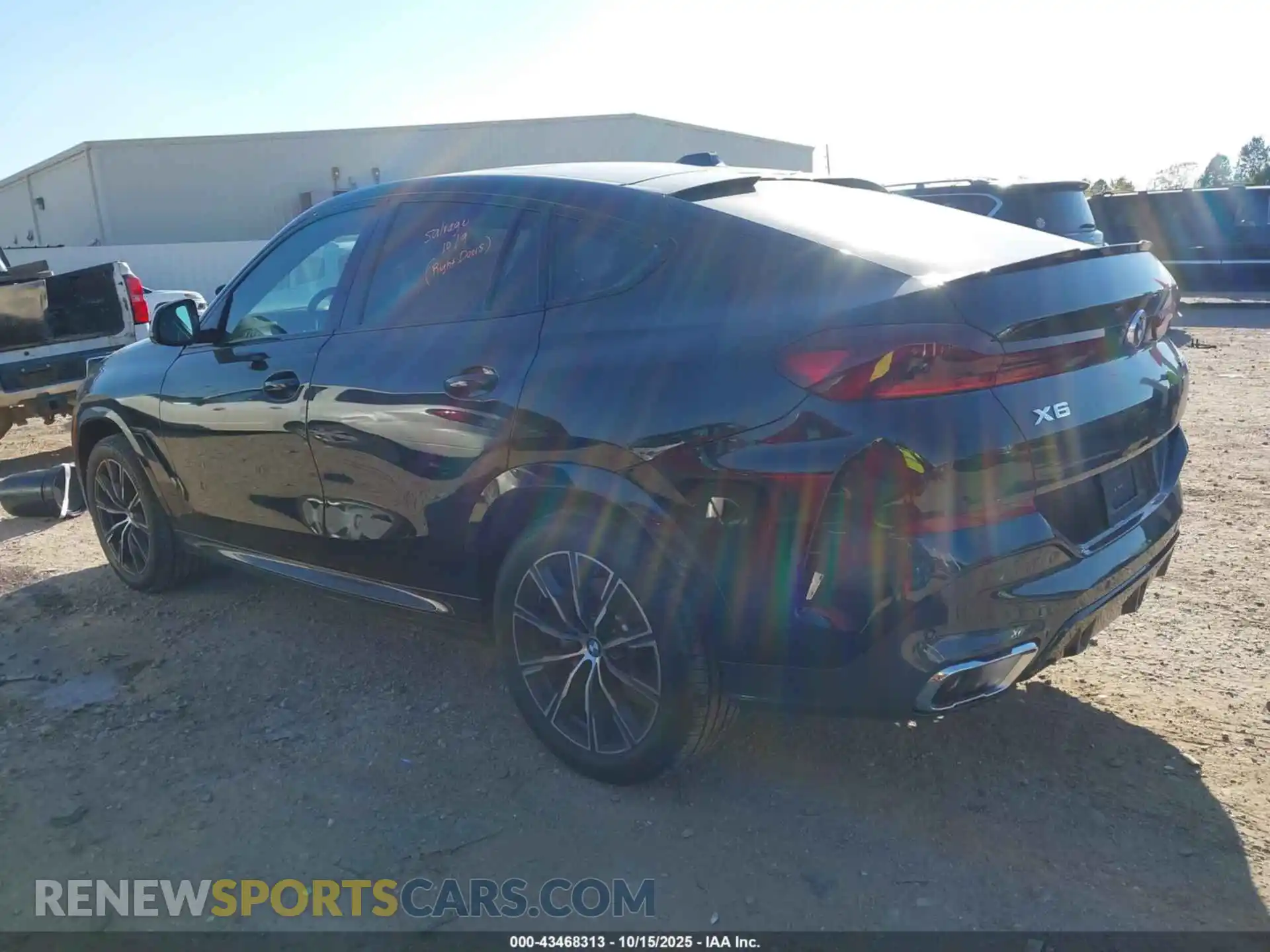 3 Photograph of a damaged car 5UX33EX0XS9Z23333 BMW X6 2025