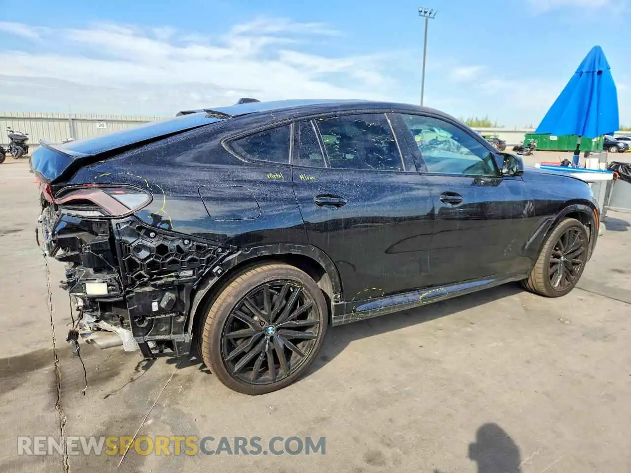 3 Photograph of a damaged car 5UX43EX06S9Z25939 BMW X6 2025