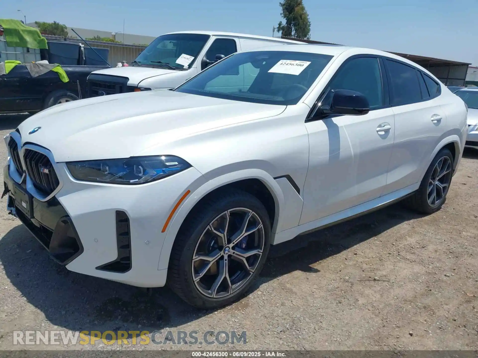 2 Photograph of a damaged car 5UX43EX00T9026186 BMW X6 2026