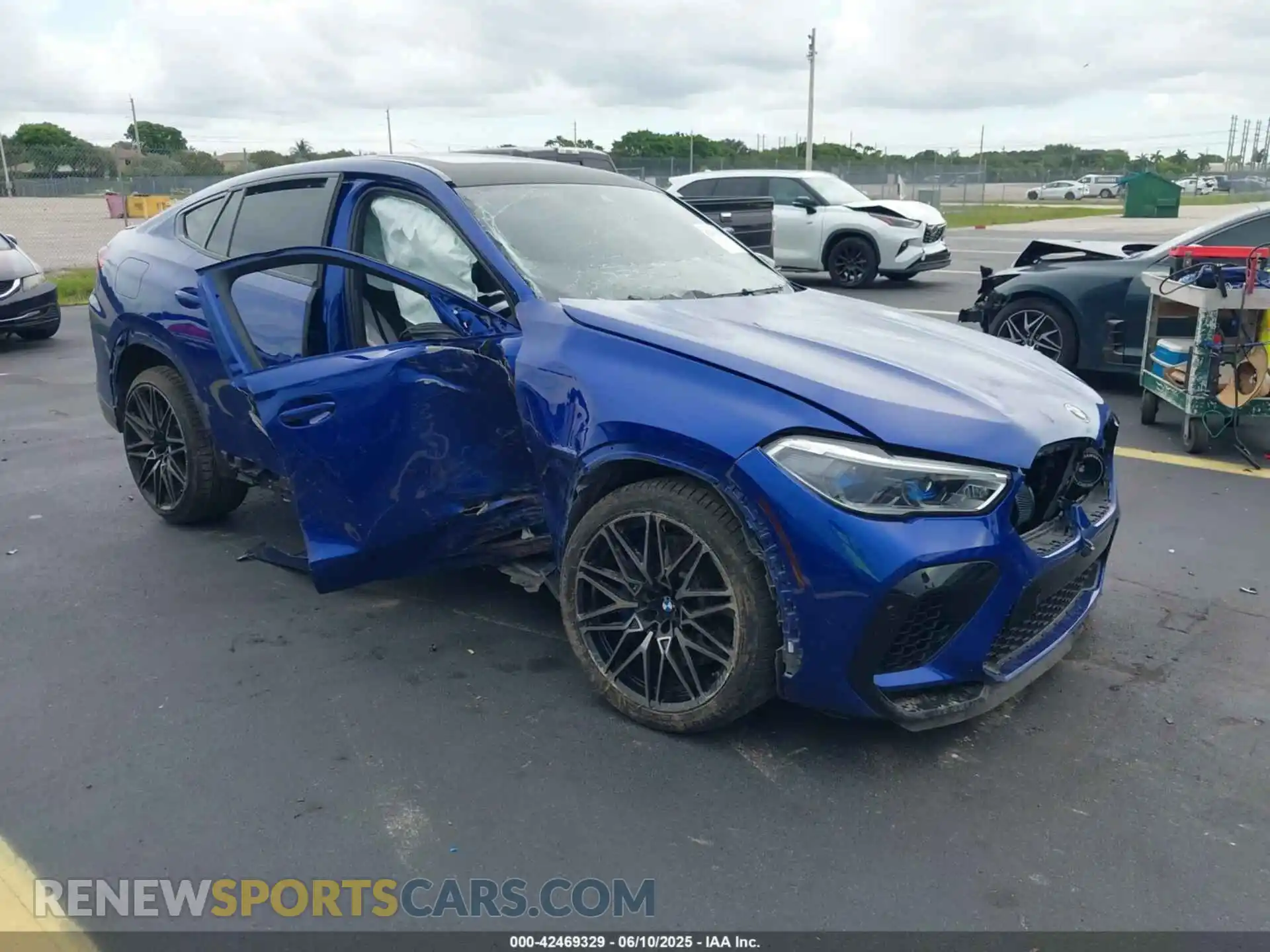 1 Photograph of a damaged car 5YMCY0C01M9E88629 BMW X6 M 2021