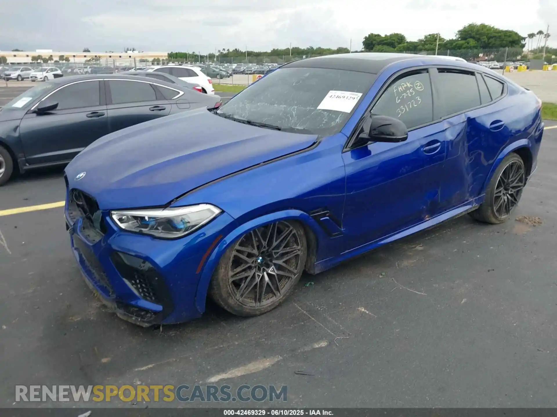 2 Photograph of a damaged car 5YMCY0C01M9E88629 BMW X6 M 2021
