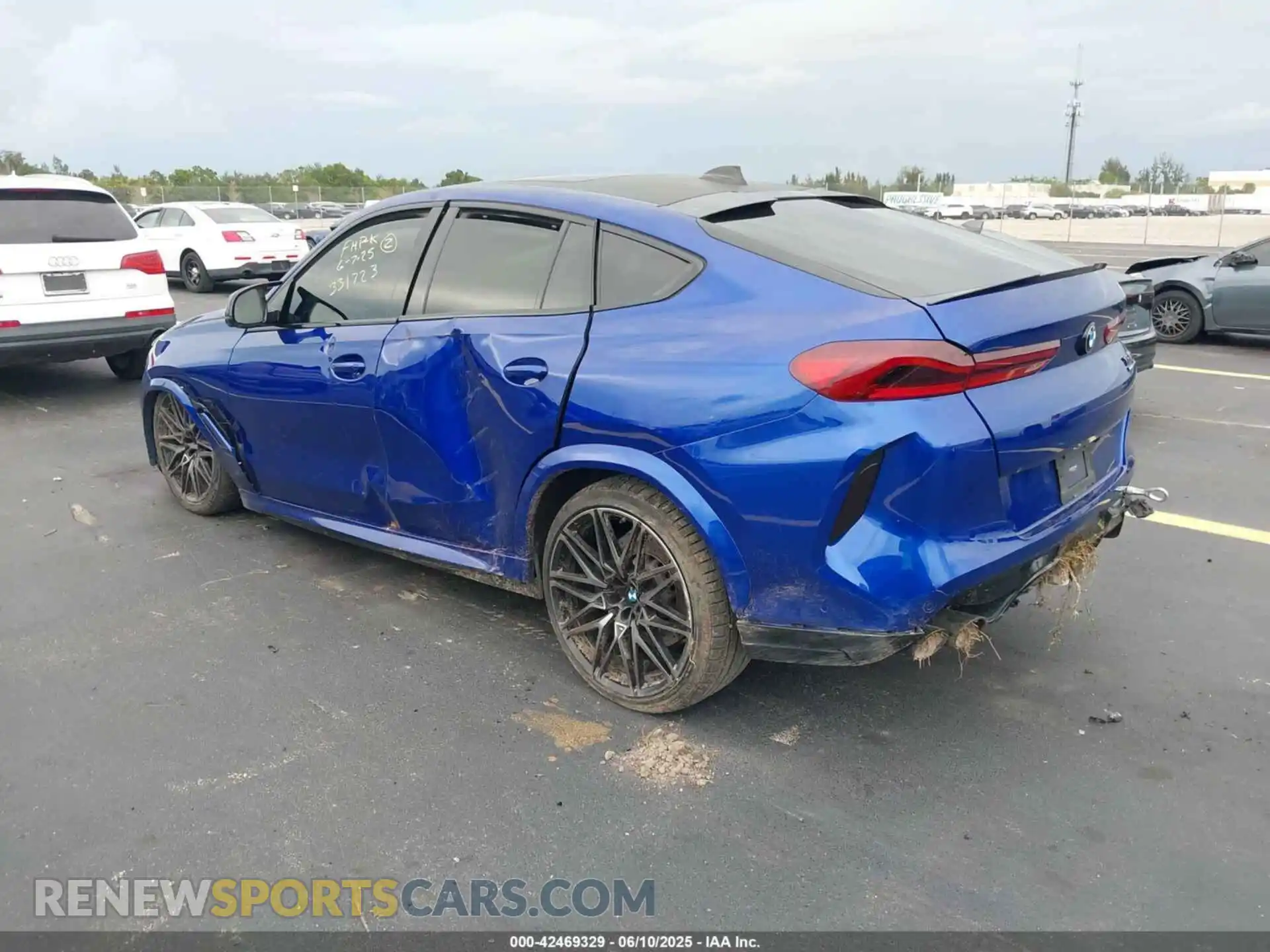 3 Photograph of a damaged car 5YMCY0C01M9E88629 BMW X6 M 2021