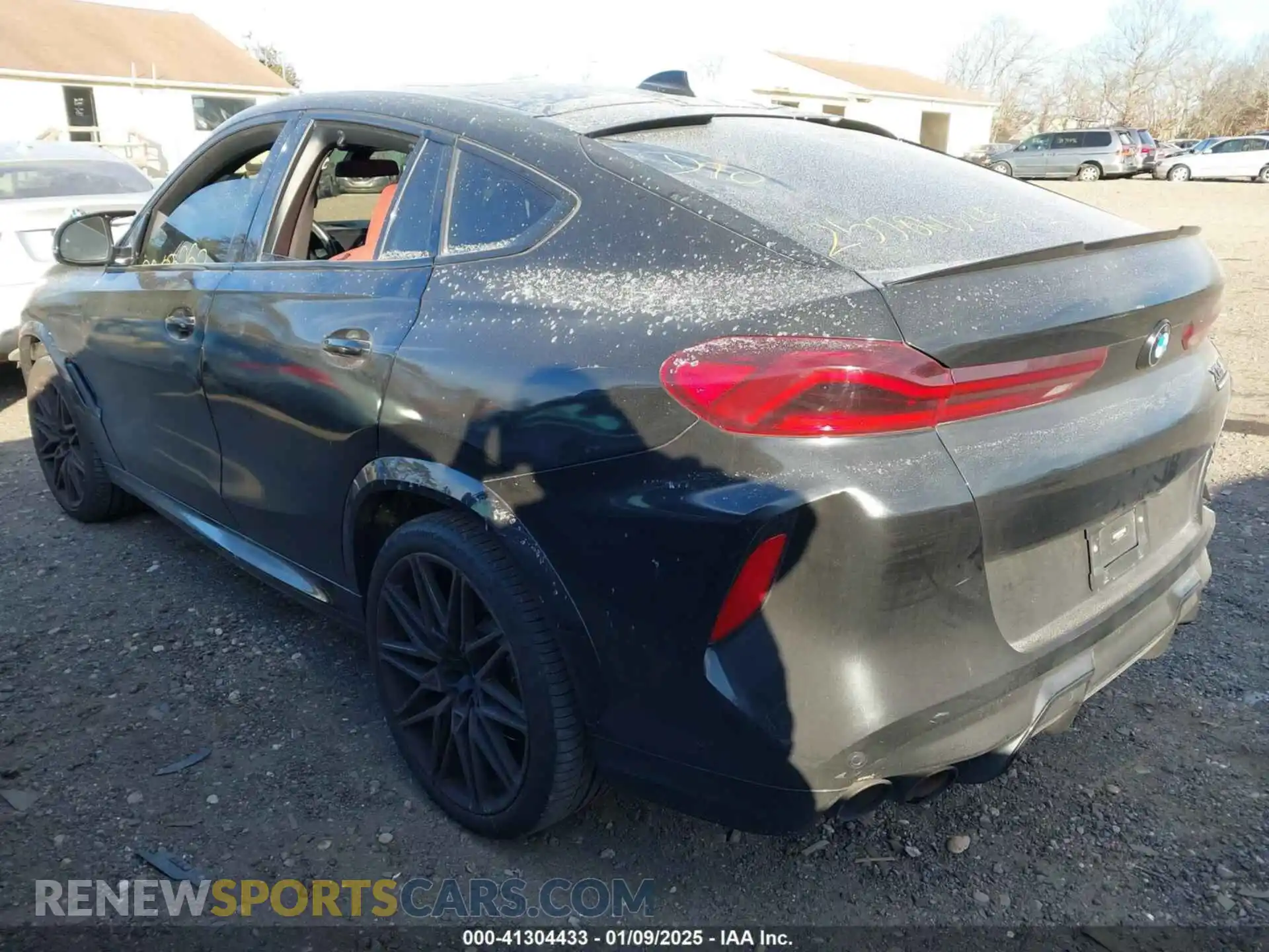 3 Photograph of a damaged car 5YMCY0C0XM9G56512 BMW X6 M 2021