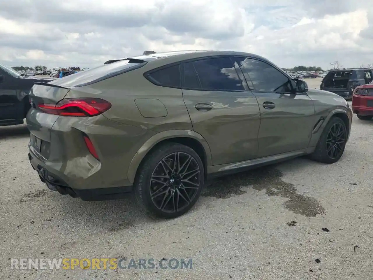 3 Photograph of a damaged car 5YM23ET09R9V38124 BMW X6 M COMPE 2024