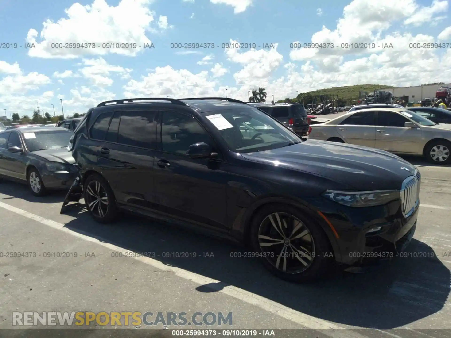 1 Photograph of a damaged car 5UXCW2C50KL081175 BMW X7 2019