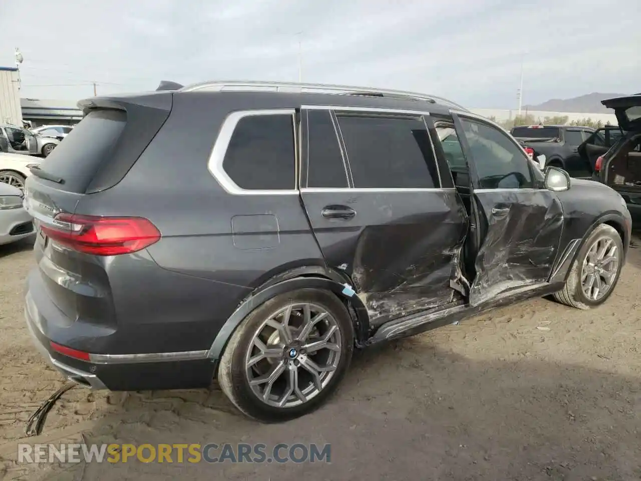 3 Photograph of a damaged car 5UXCW2C50KL086747 BMW X7 2019
