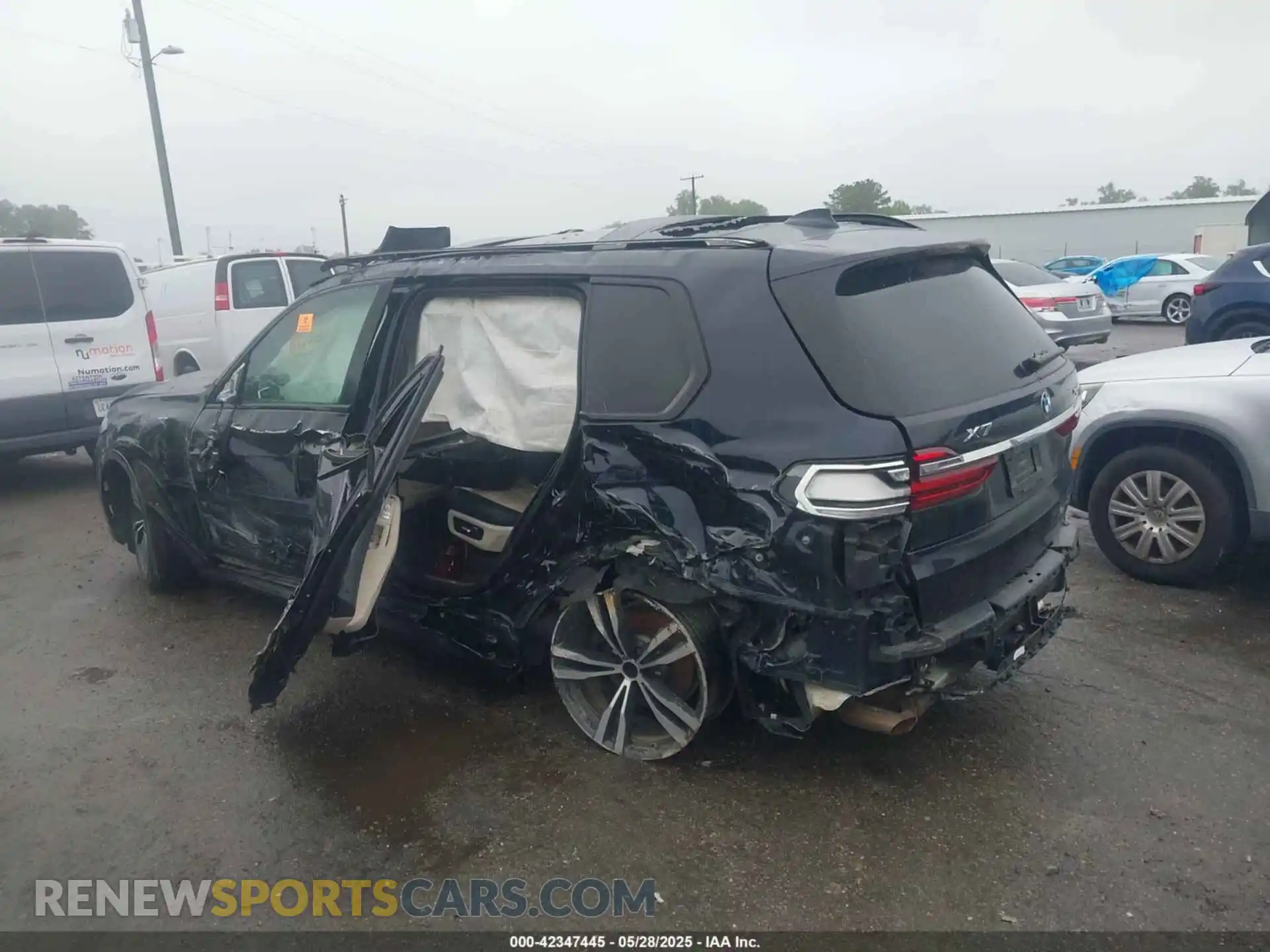 3 Photograph of a damaged car 5UXCW2C55KLB43740 BMW X7 2019