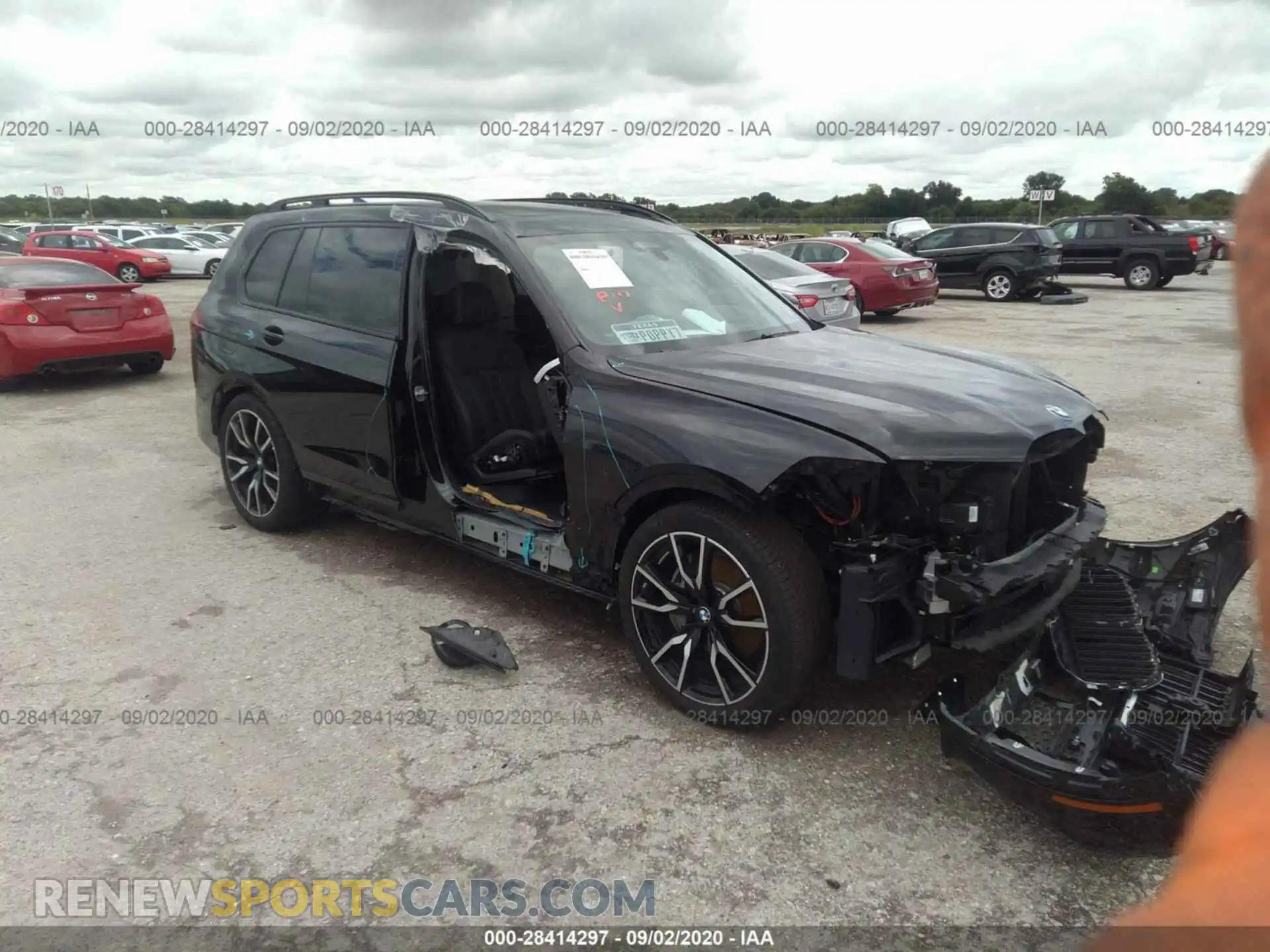 1 Photograph of a damaged car 5UXCX4C57KLS37768 BMW X7 2019