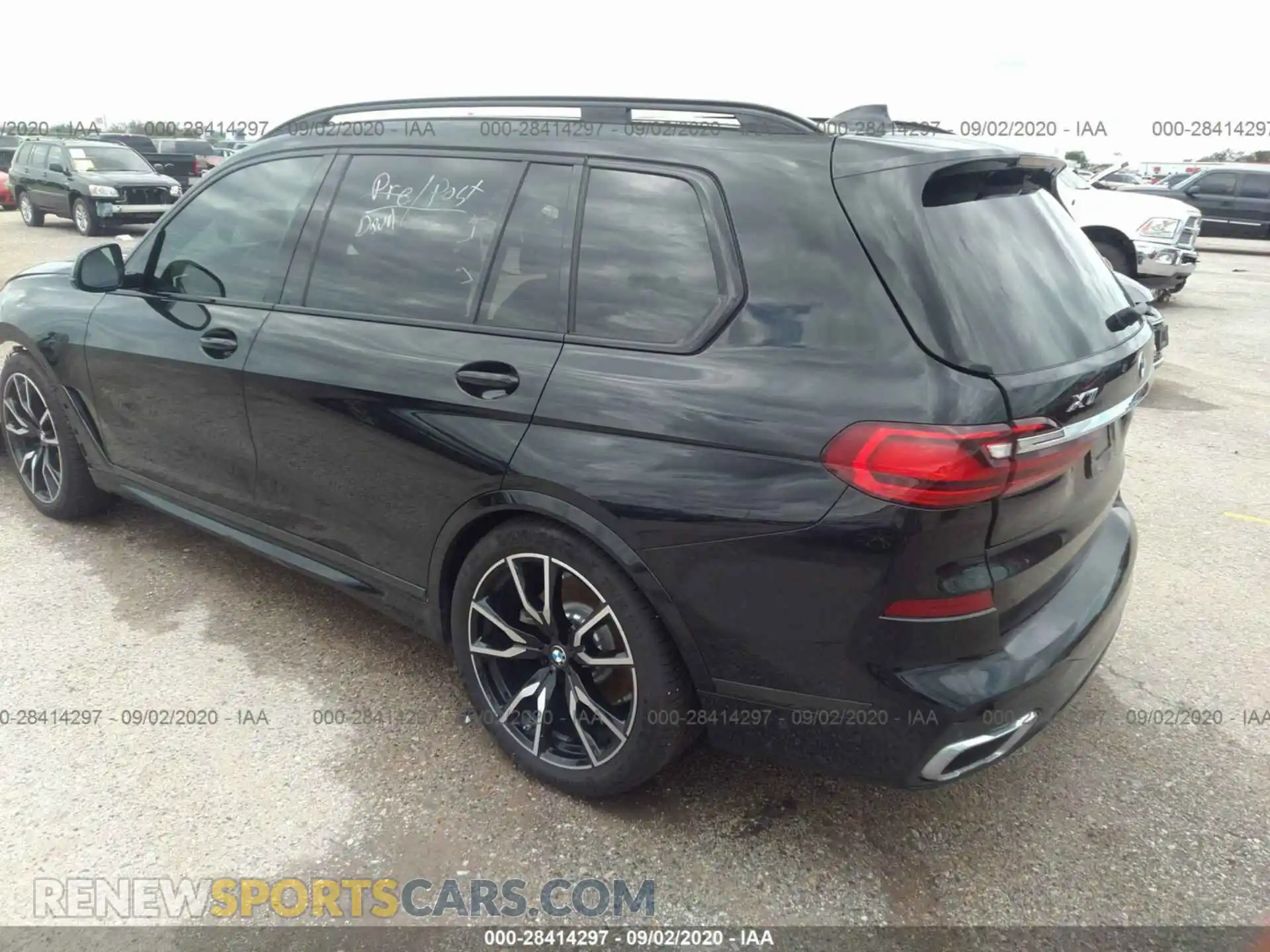 3 Photograph of a damaged car 5UXCX4C57KLS37768 BMW X7 2019