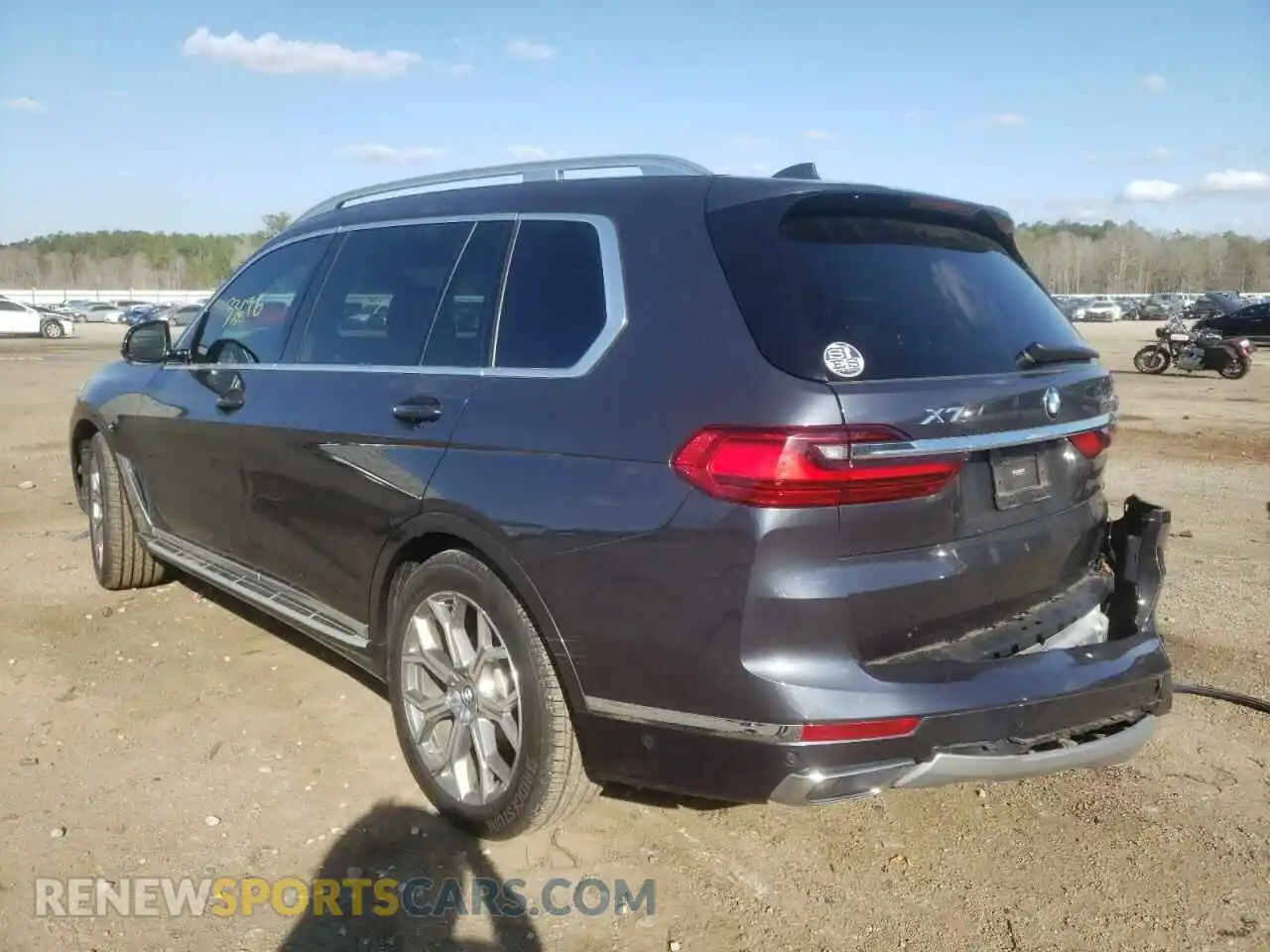 3 Photograph of a damaged car 5UXCW2C00L9B82769 BMW X7 2020