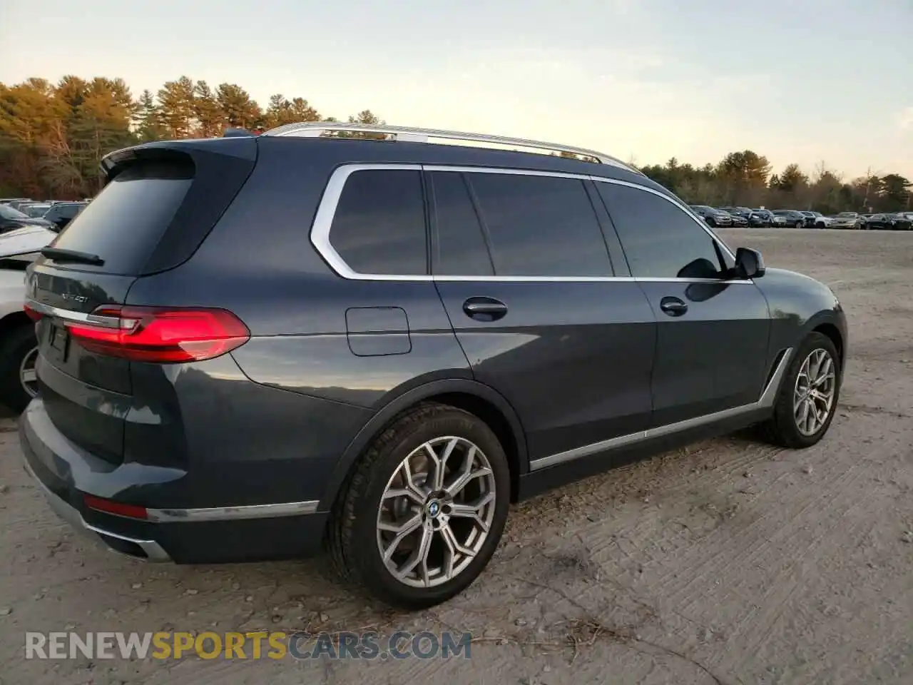 3 Photograph of a damaged car 5UXCW2C01L9A01971 BMW X7 2020