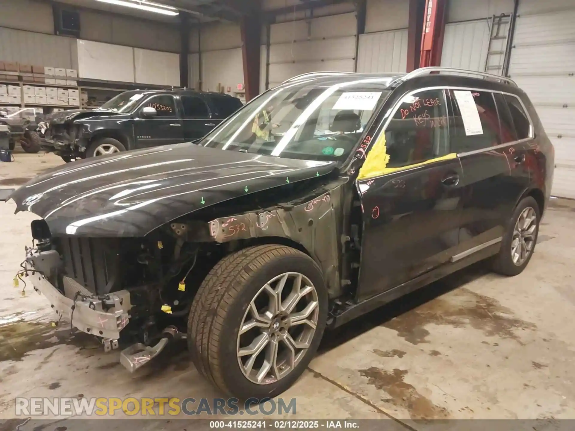 2 Photograph of a damaged car 5UXCW2C02L9B30415 BMW X7 2020