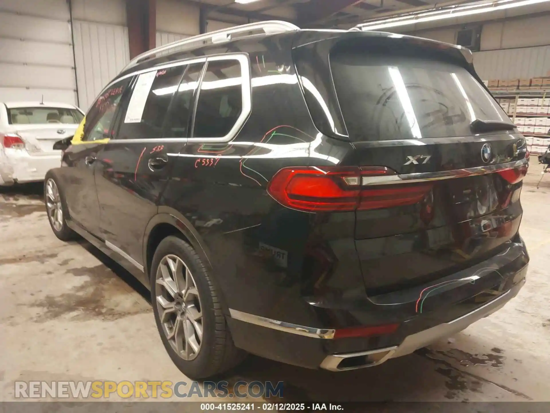 3 Photograph of a damaged car 5UXCW2C02L9B30415 BMW X7 2020