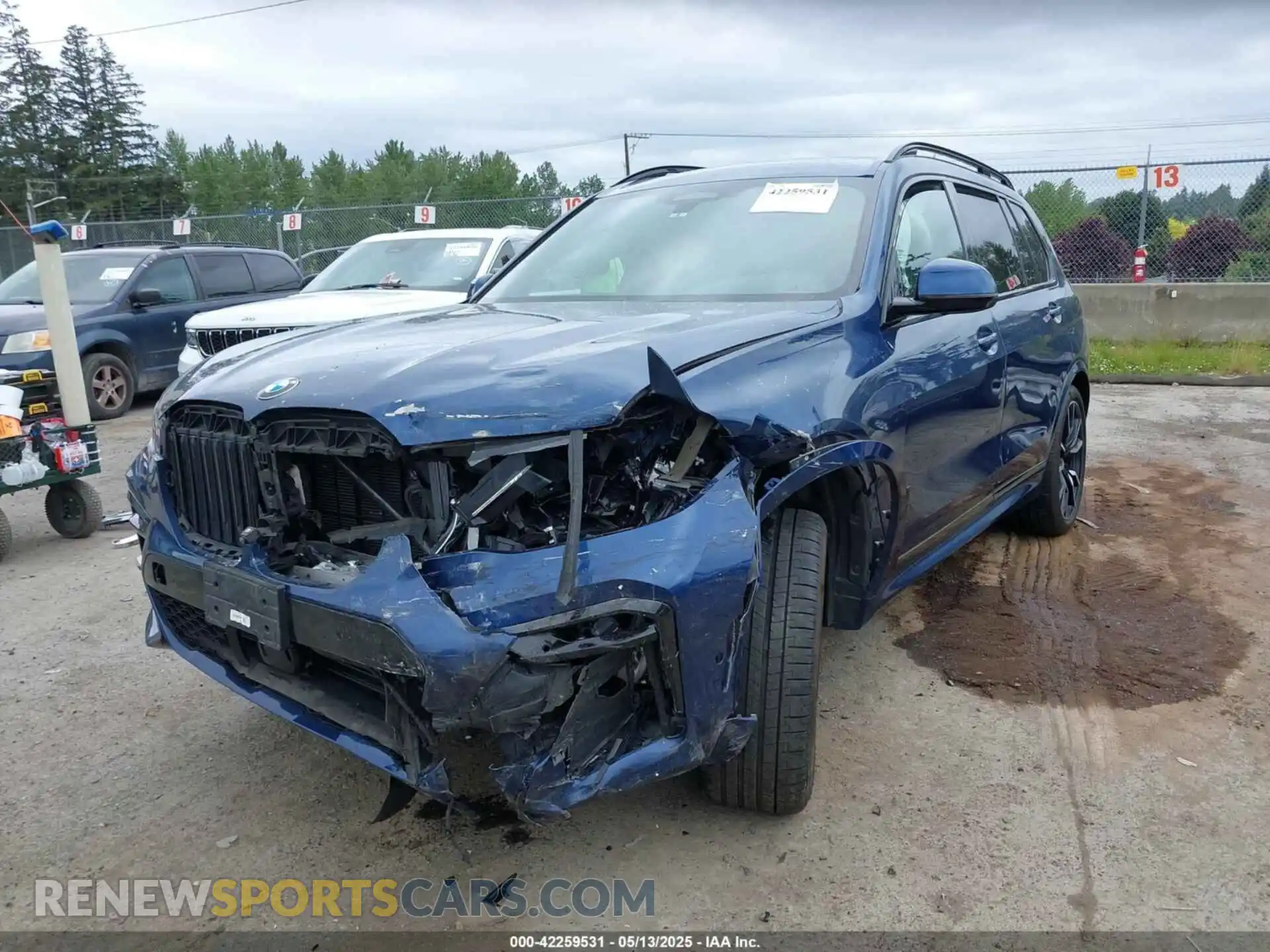 2 Photograph of a damaged car 5UXCW2C02L9C85627 BMW X7 2020