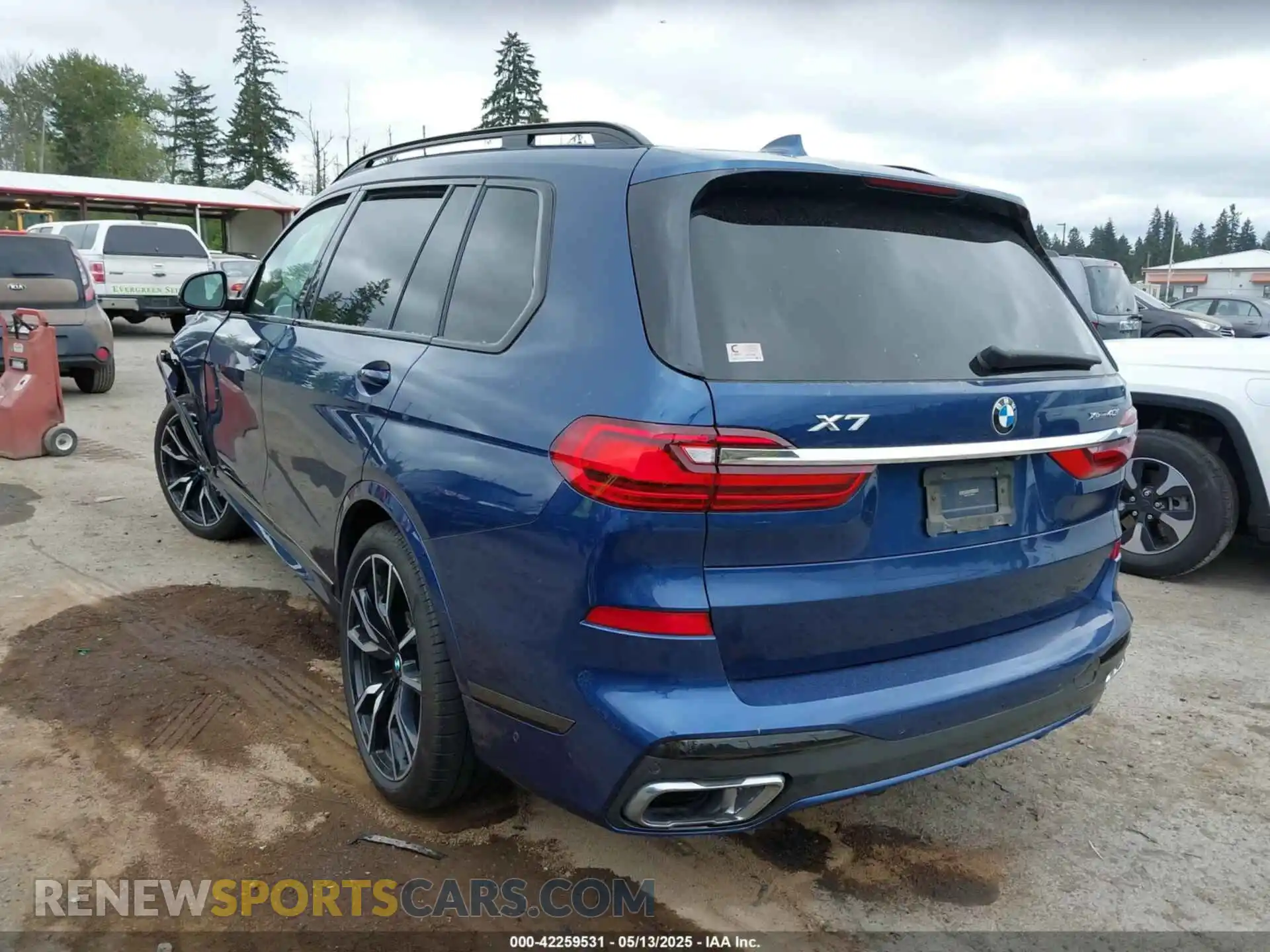 3 Photograph of a damaged car 5UXCW2C02L9C85627 BMW X7 2020