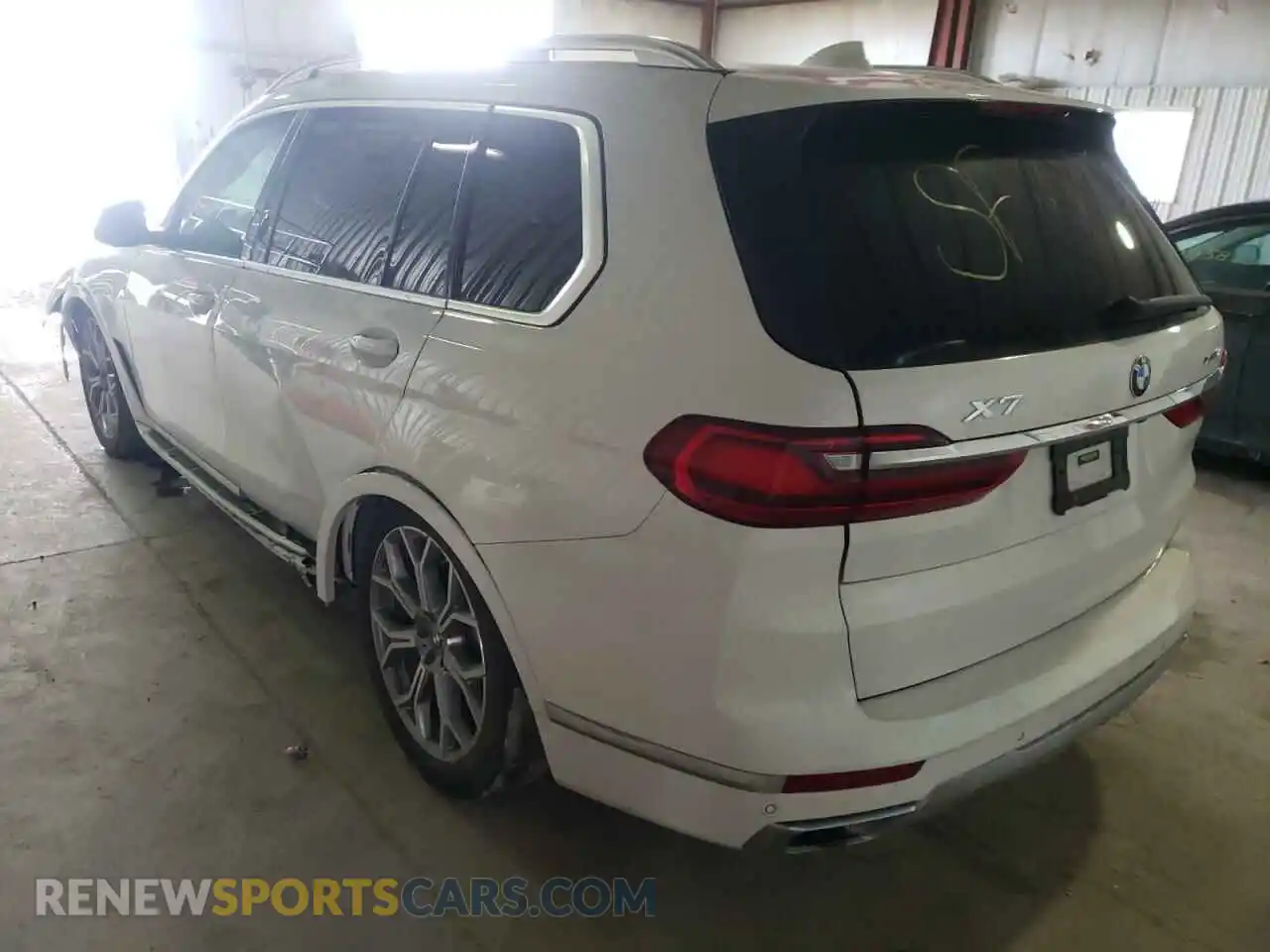 3 Photograph of a damaged car 5UXCW2C03L9A00059 BMW X7 2020